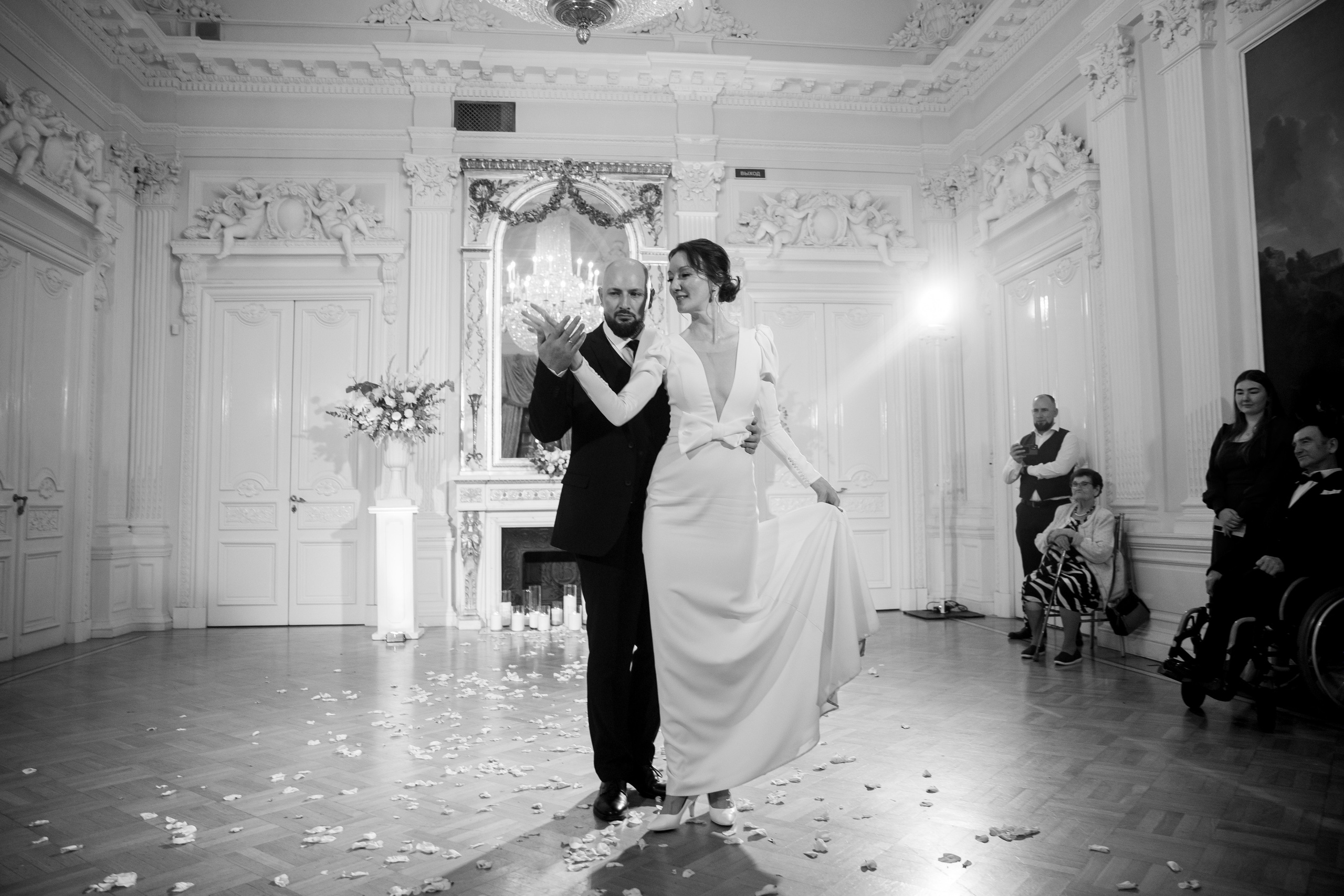 Свадебная фотосессия во Дворце Нарышкиных-Трубецких. Свадебный фотограф в Санкт-Петербурге Никита Кузякин