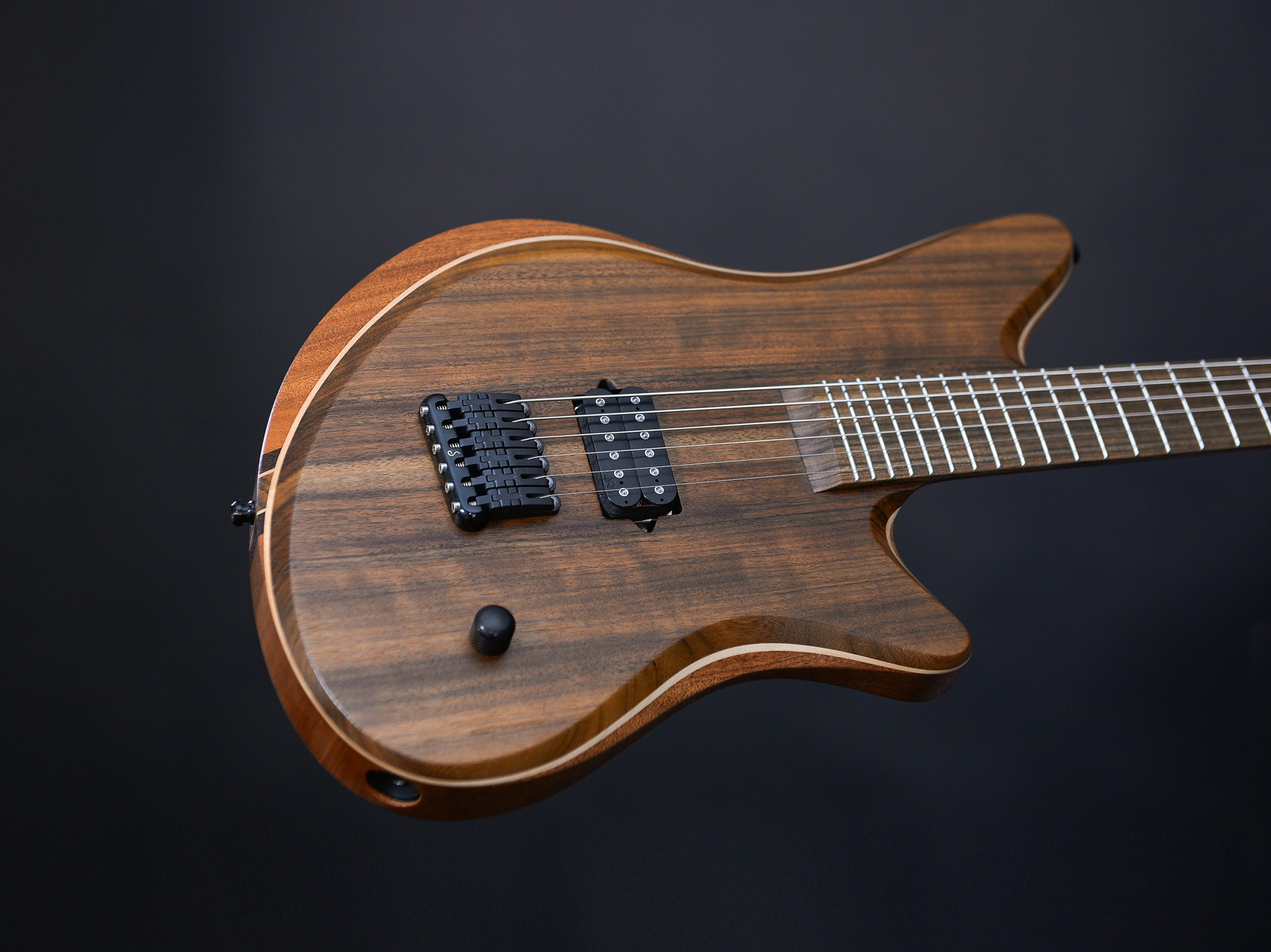 027 YAGA. Master of making guitars and basses to order