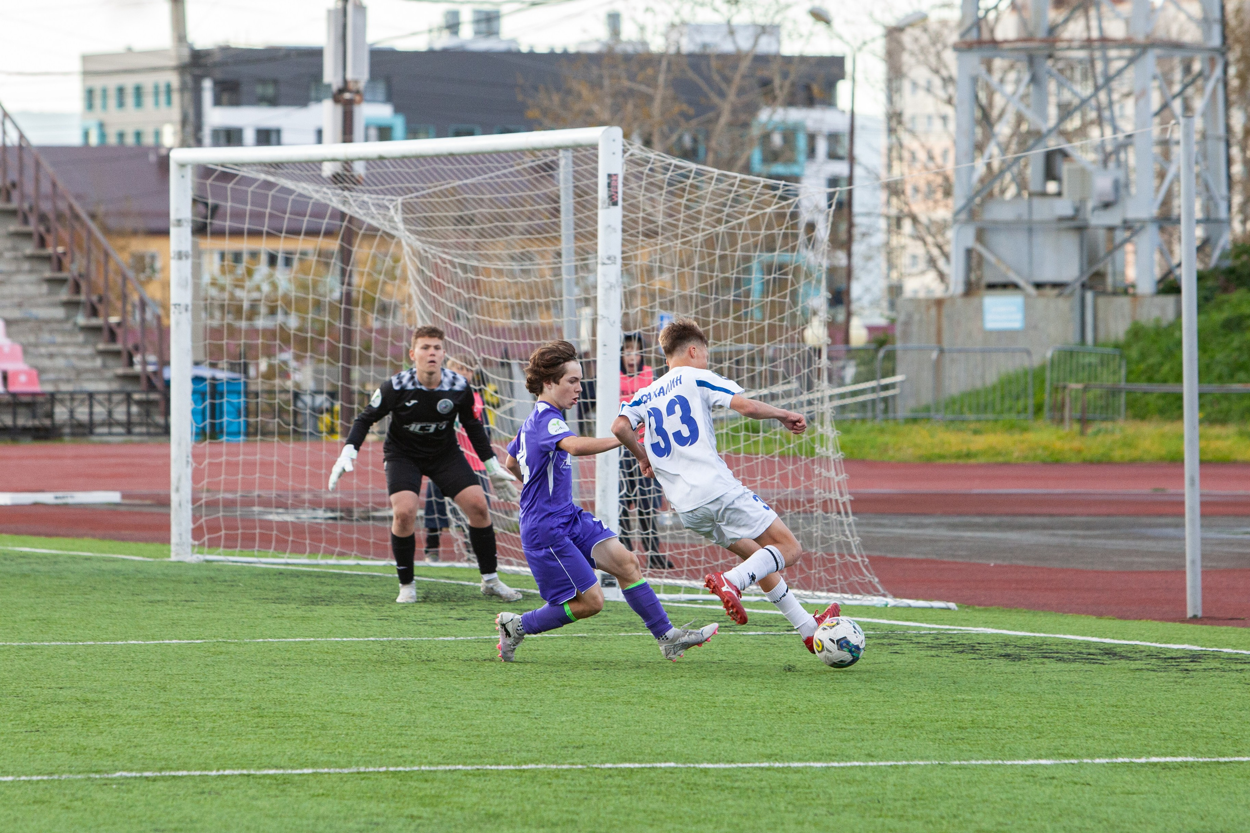 Матч юношеской футбольной лиги между командами СШ «Сахалин» и «СШОР № 1» (Комсомольск-на-Амуре). Кутузов Евгений Фотограф в Южно-Сахалинске