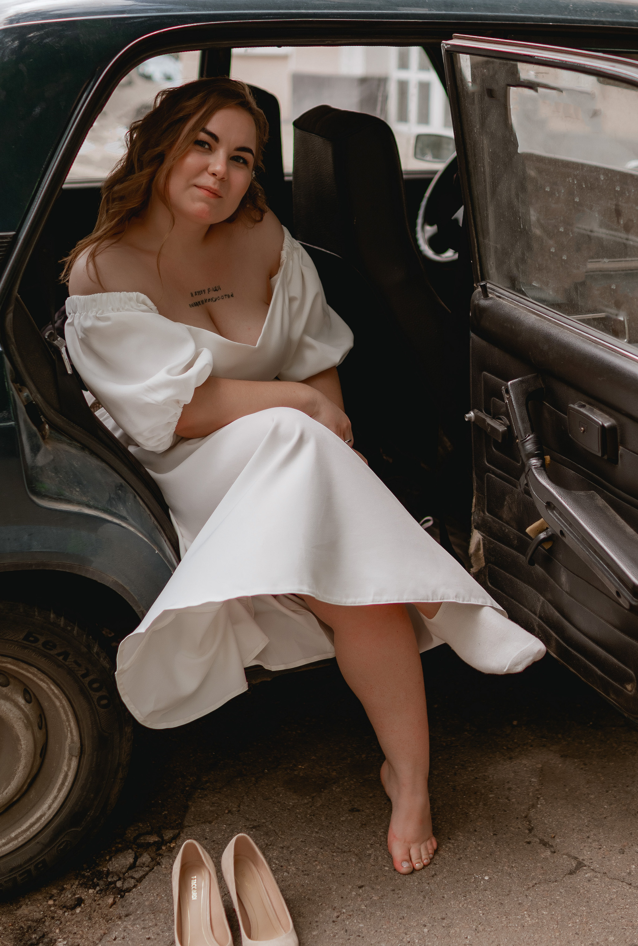 Свадебная прогулка в городе. Юлия Басня семейный и свадебный фотограф в Донецке