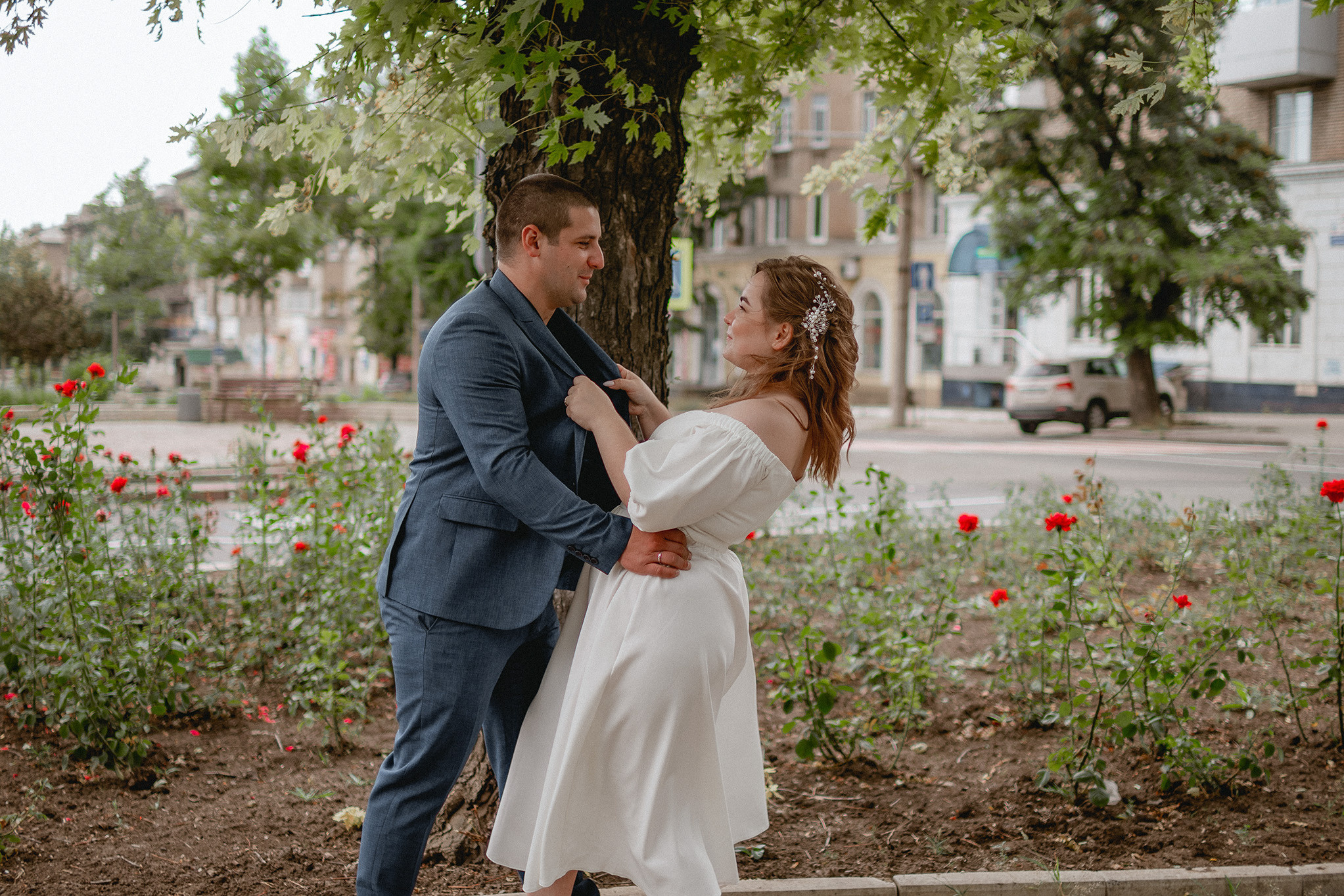 Свадебная прогулка в городе. Юлия Басня семейный и свадебный фотограф в Донецке
