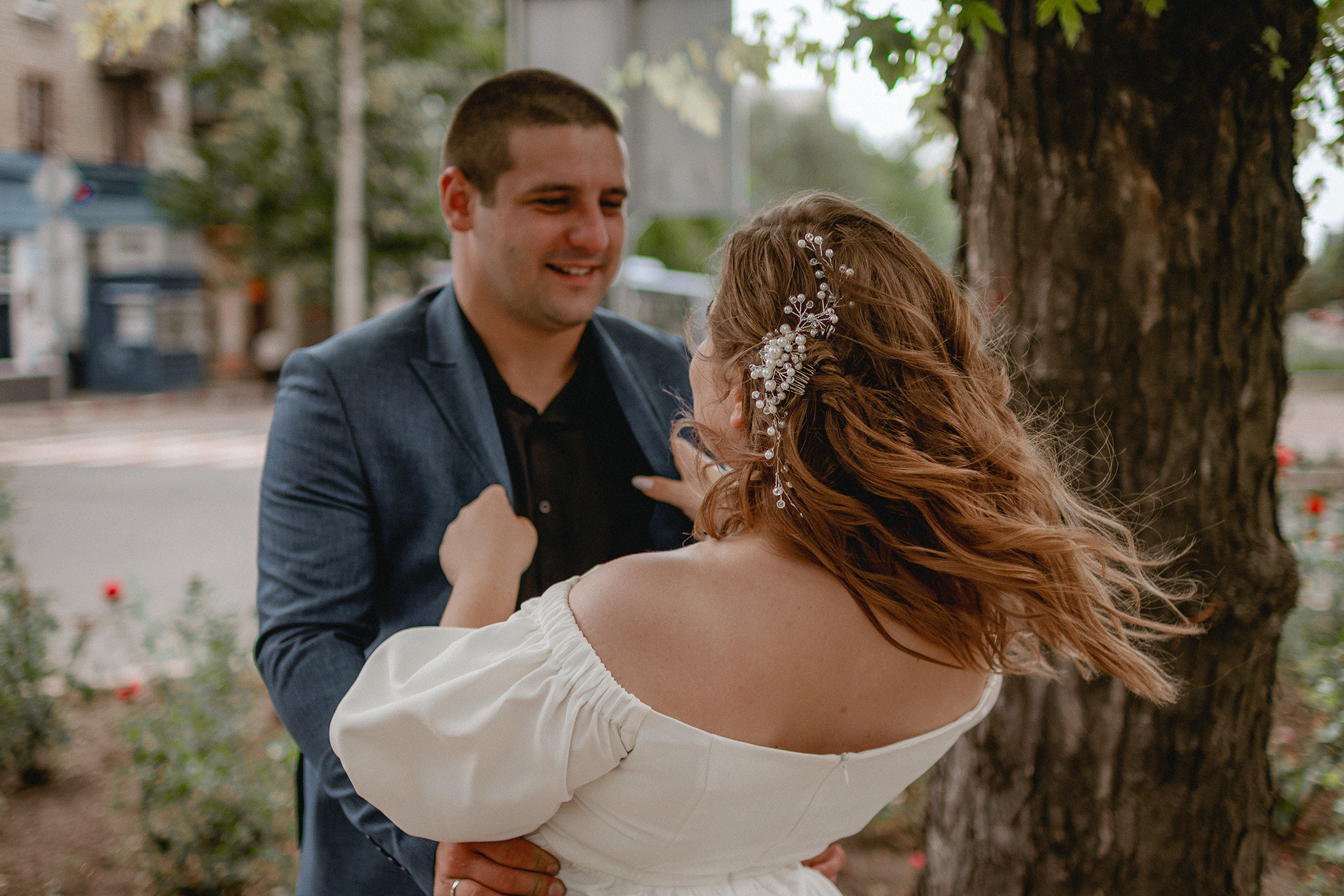 Свадебная прогулка в городе. Юлия Басня семейный и свадебный фотограф в Донецке