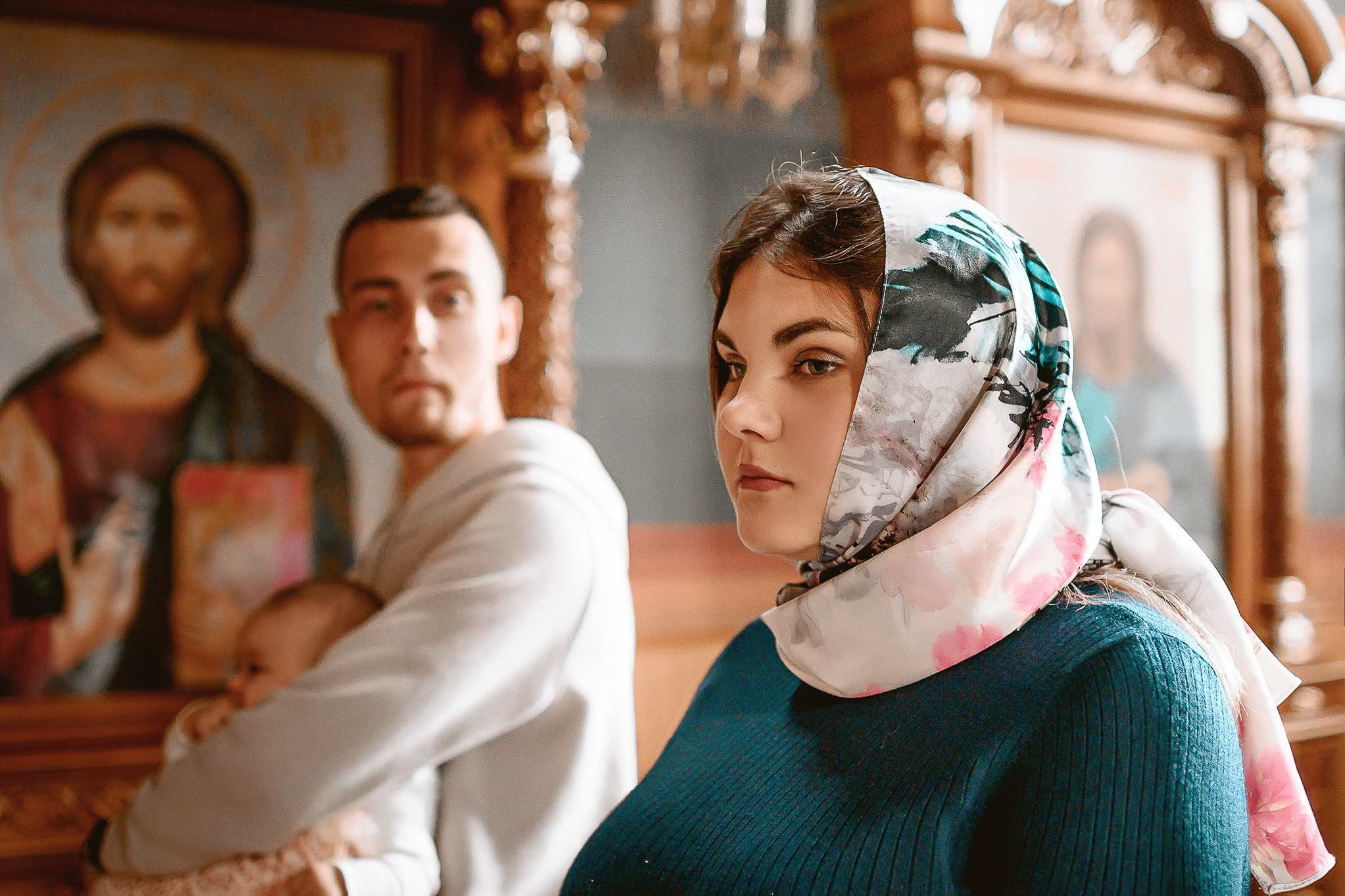 Таинство крещения в красивом храме. Юлия Басня семейный и свадебный фотограф в Донецке