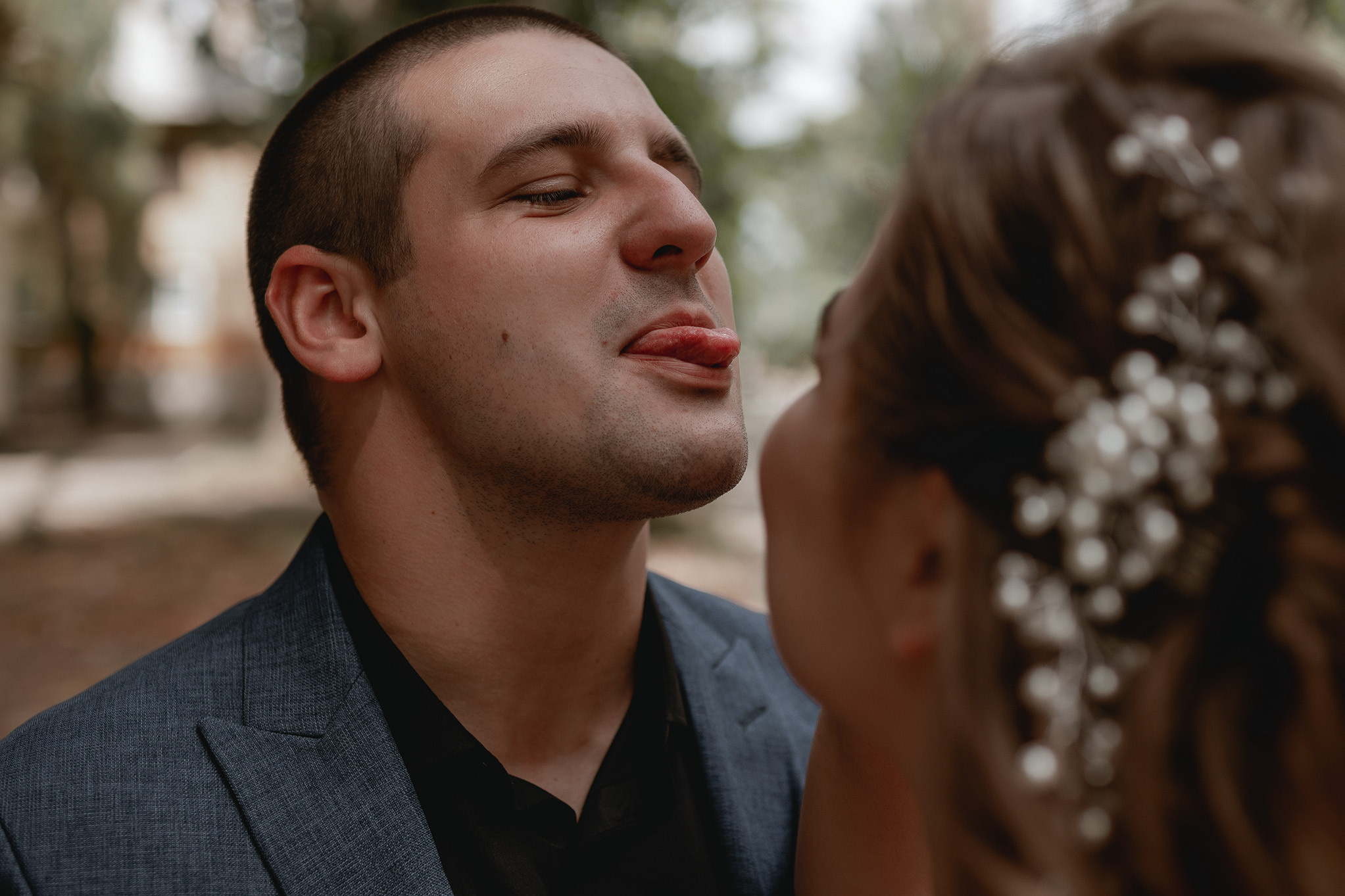 Свадебная прогулка в городе. Юлия Басня семейный и свадебный фотограф в Донецке