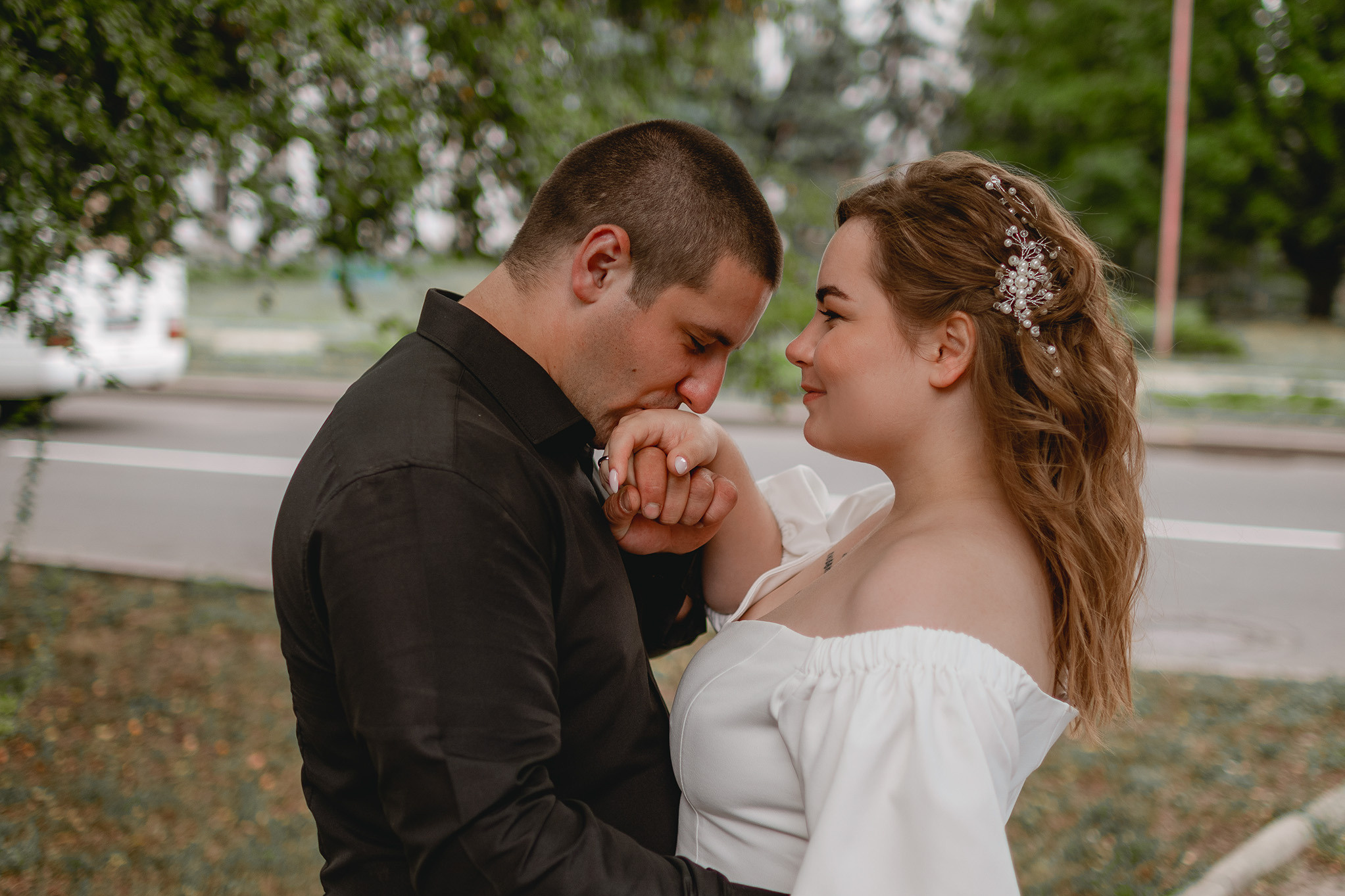 Свадебная прогулка в городе. Юлия Басня семейный и свадебный фотограф в Донецке