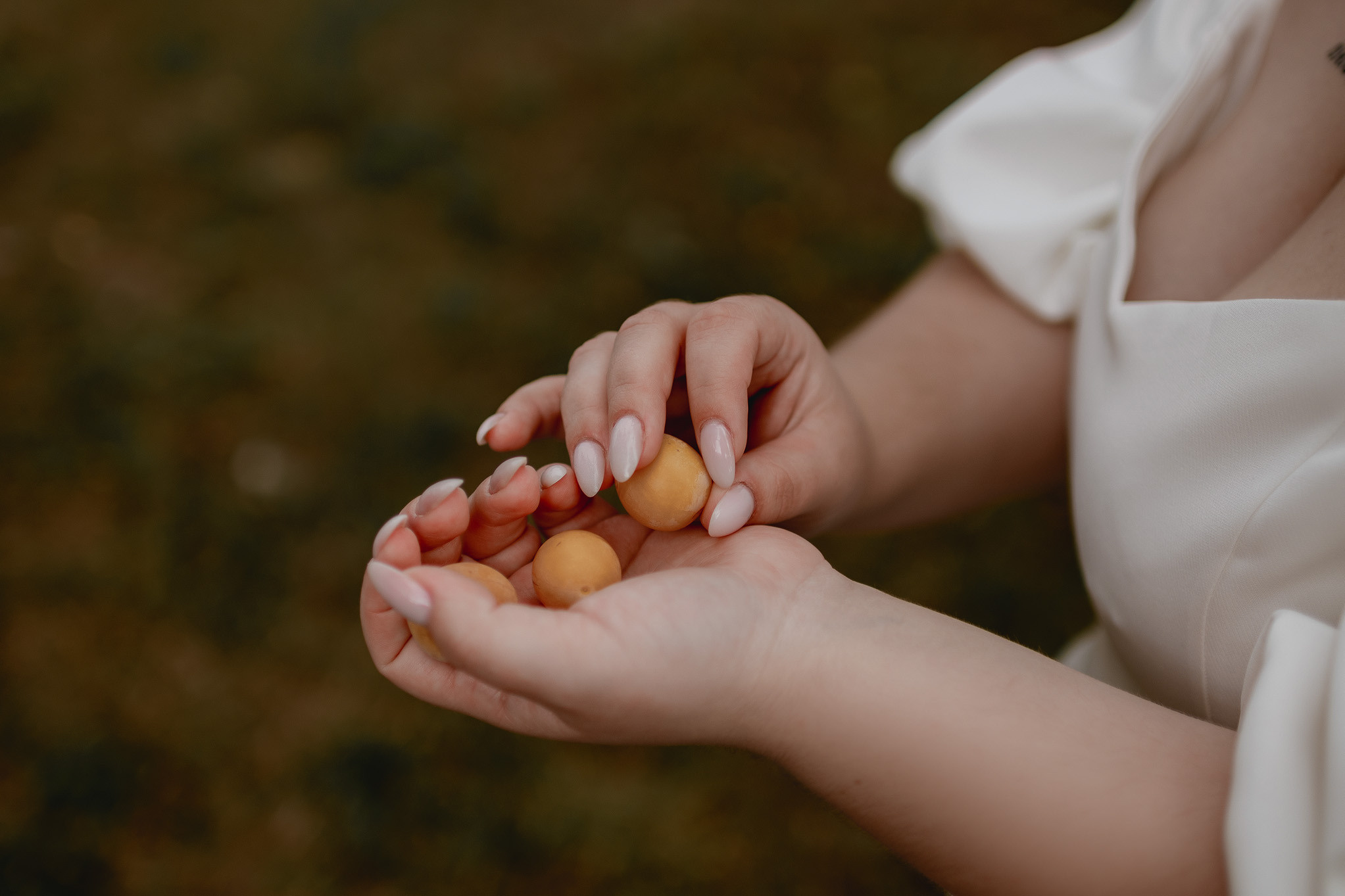 Свадебная прогулка в городе. Юлия Басня семейный и свадебный фотограф в Донецке
