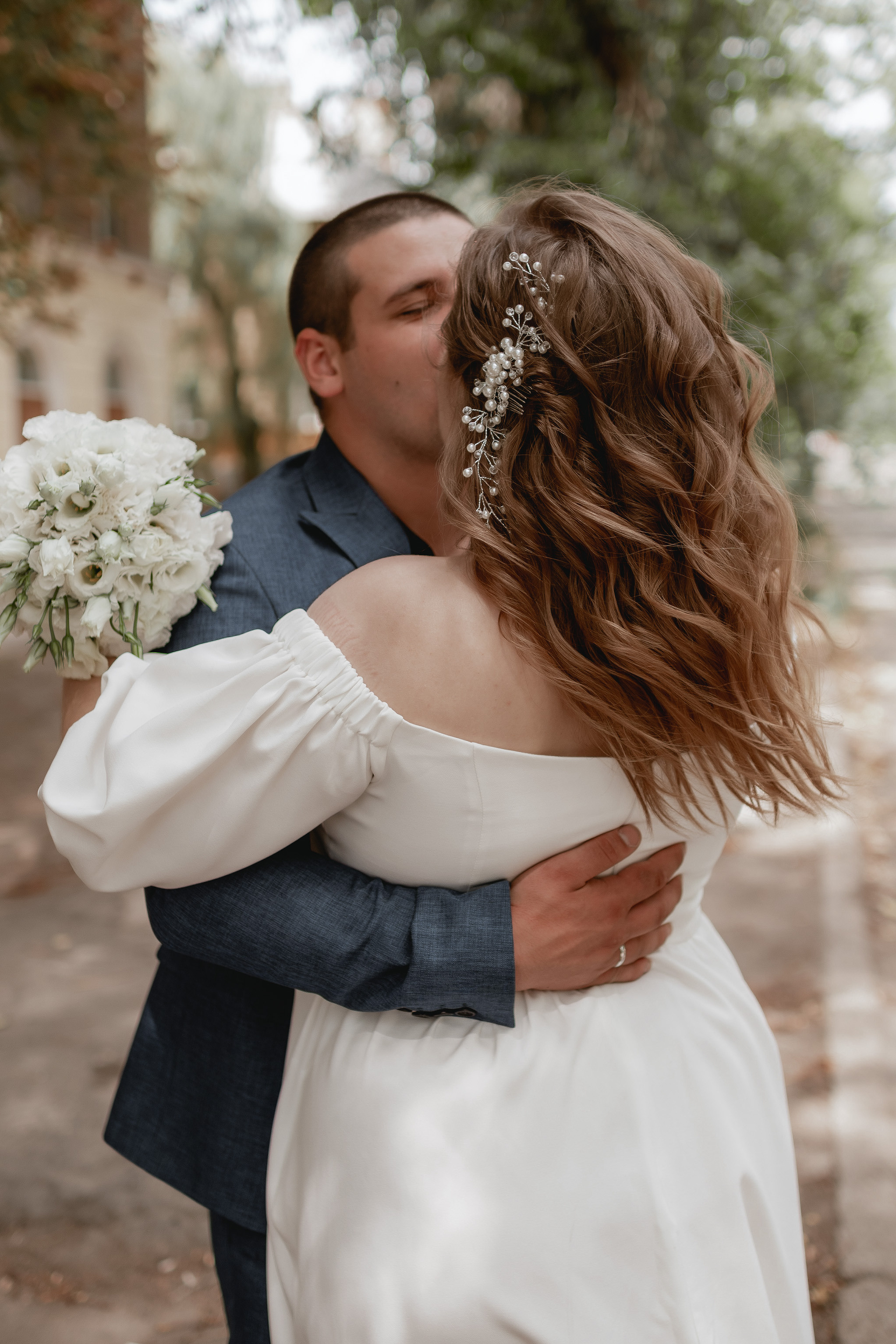 Свадебная прогулка в городе. Юлия Басня семейный и свадебный фотограф в Донецке