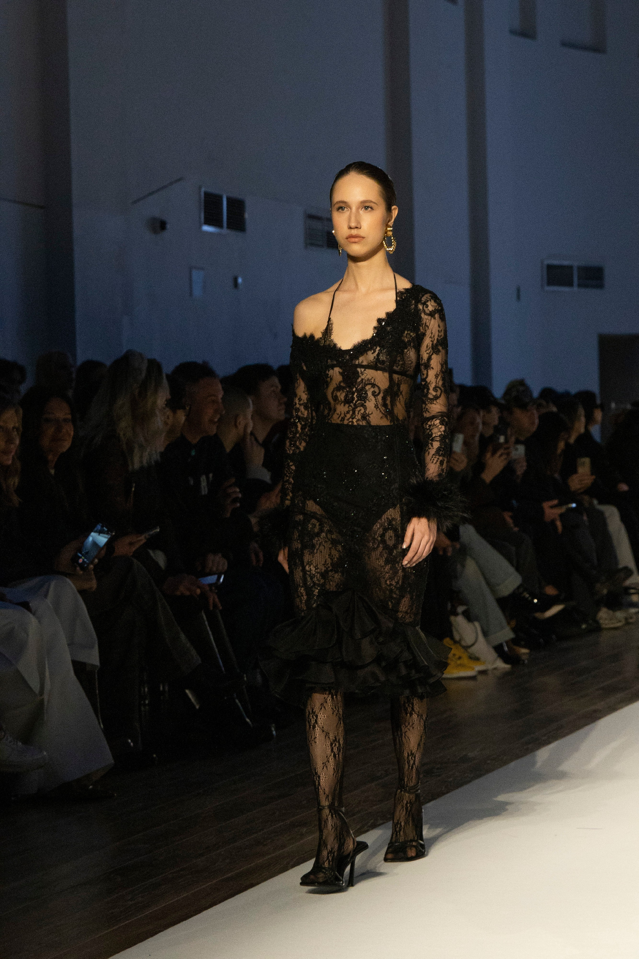 ДЛТ Собака.ru показ победителей конкурса «Новые имена в моде 2025». FOTOFAQ SKOOL г. Санкт-Петербург: очные, дистанционные и онлайн курсы фотографии