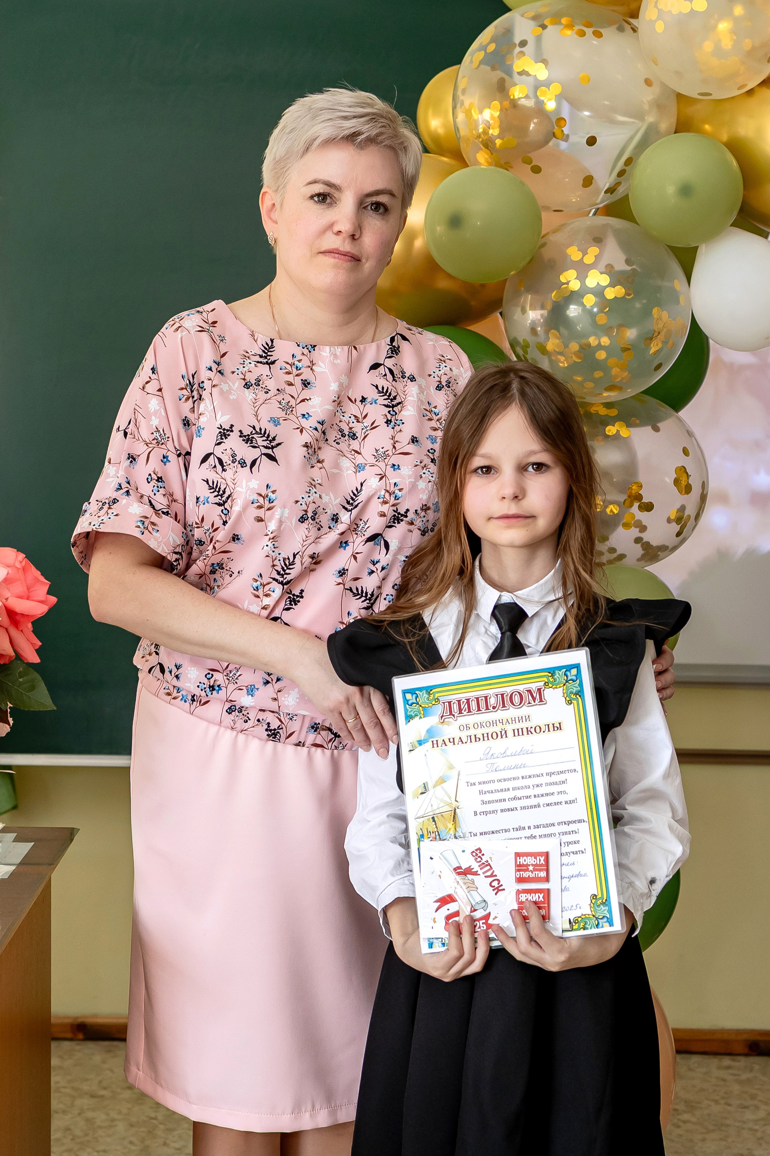 Выпускной в начальной школе в классе. Фотограф и видеограф Москва. Свадебный фотограф, видеограф. Выпускные альбомы. Оживающие альбомы