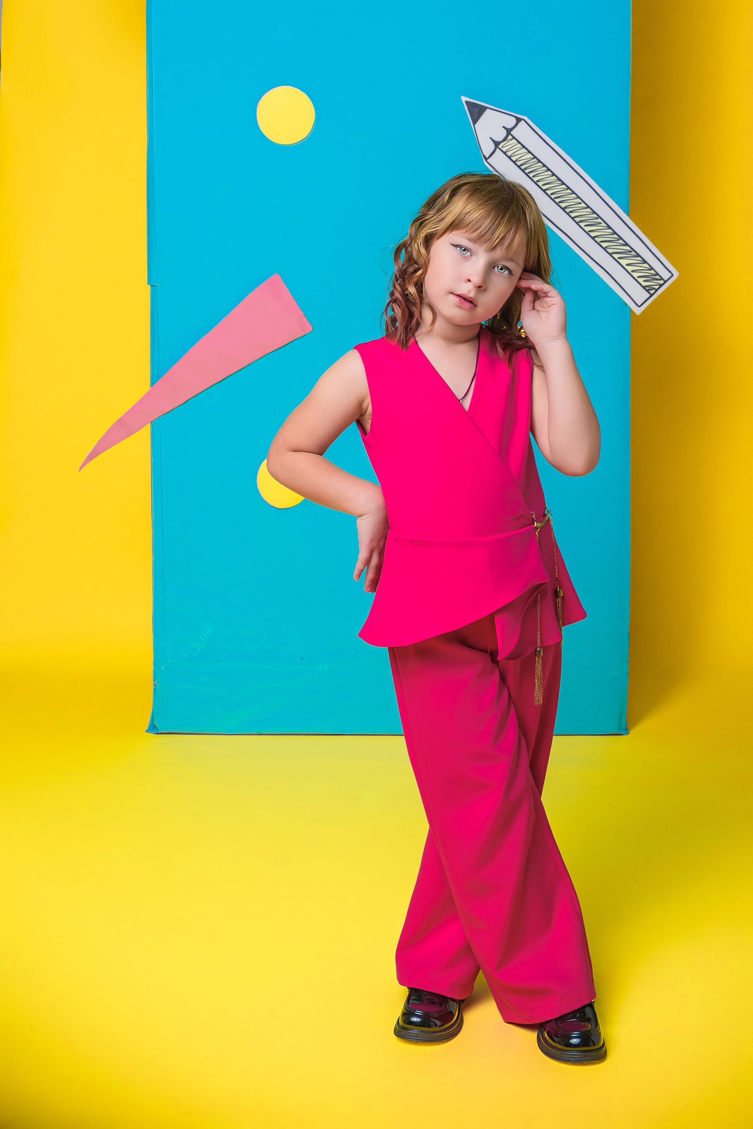 Креативная фотосессия учеников первого класса в Сочи для выпускного альбома