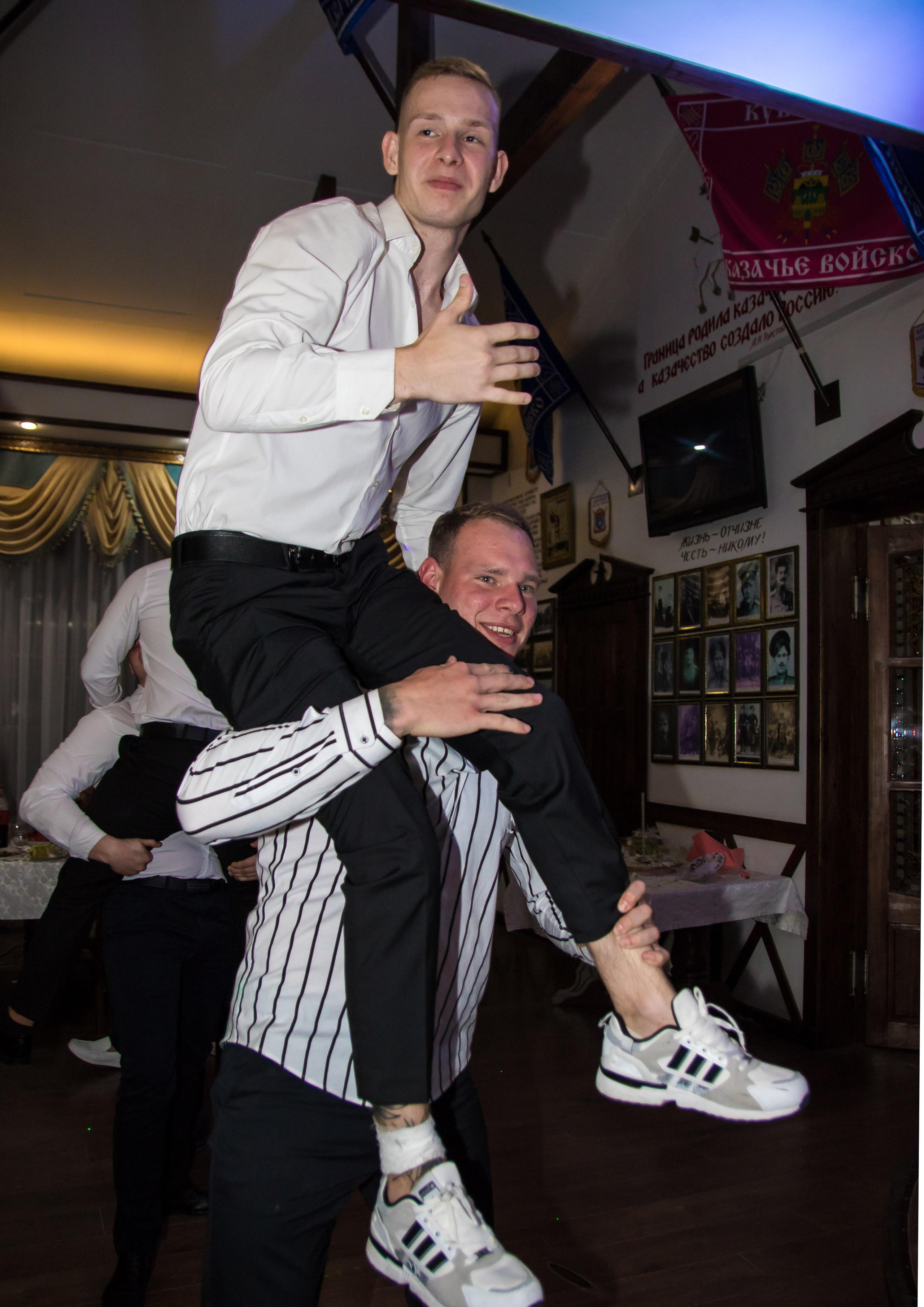 Организатор праздников. Организатор праздников. Ведущая Марина Гребенникова