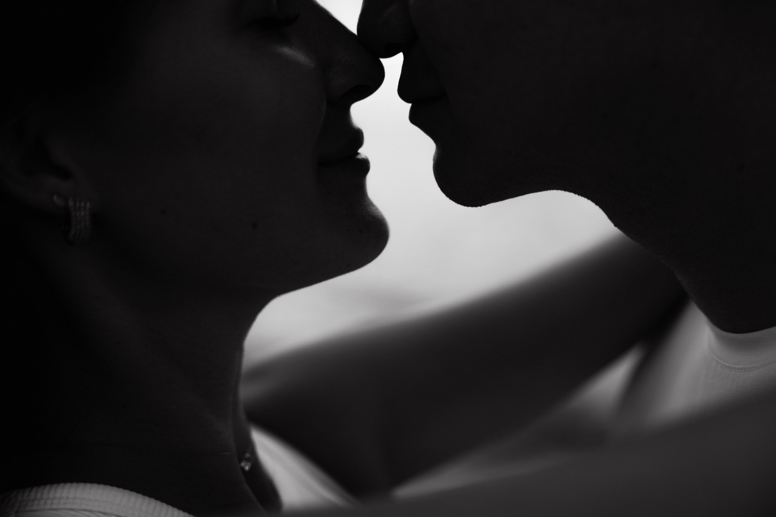 Love Story на Пхукете: фотосессия для пары на пляже Карон. Фотограф на Пхукете в Таиланде