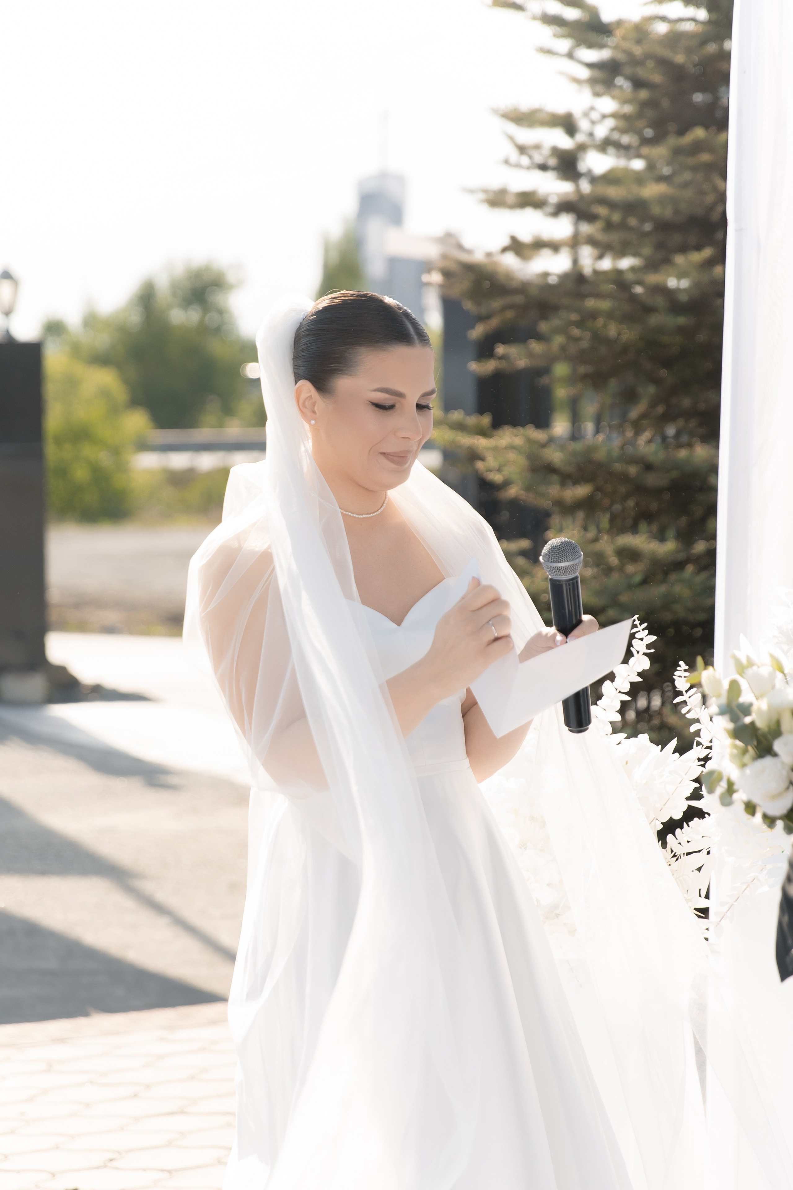 Я создаю профессиональные фотографии, которые сохраняют эмоции, детали и атмосферу вашего праздника. Свадебный фотограф во Владивостоке