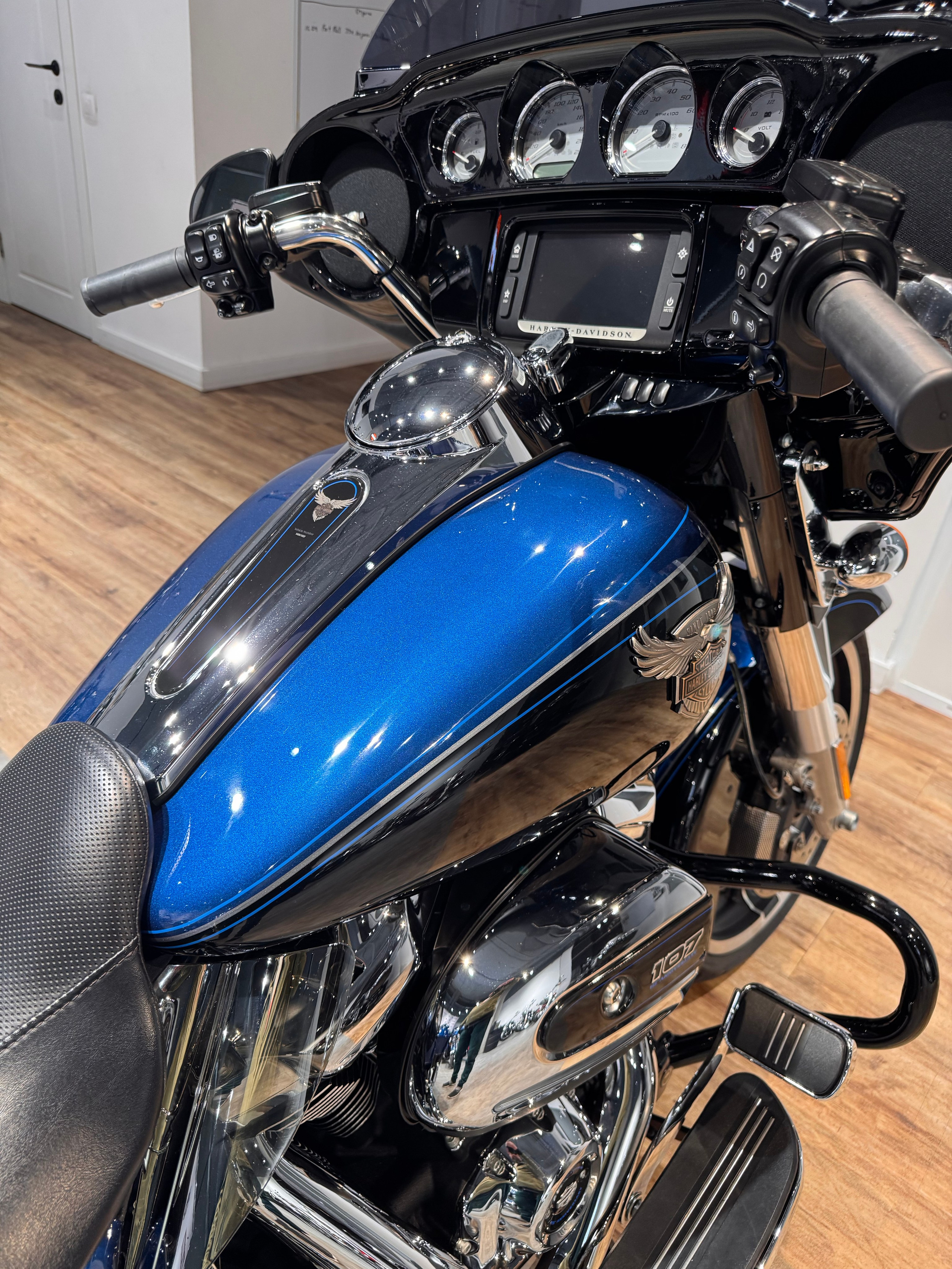 Harley Davidson Electra 2018 Street Glide (Коллекция 115) 8К — купить мотоцикл. Hello Davidson, Москва. Только хорошие мотоциклы…