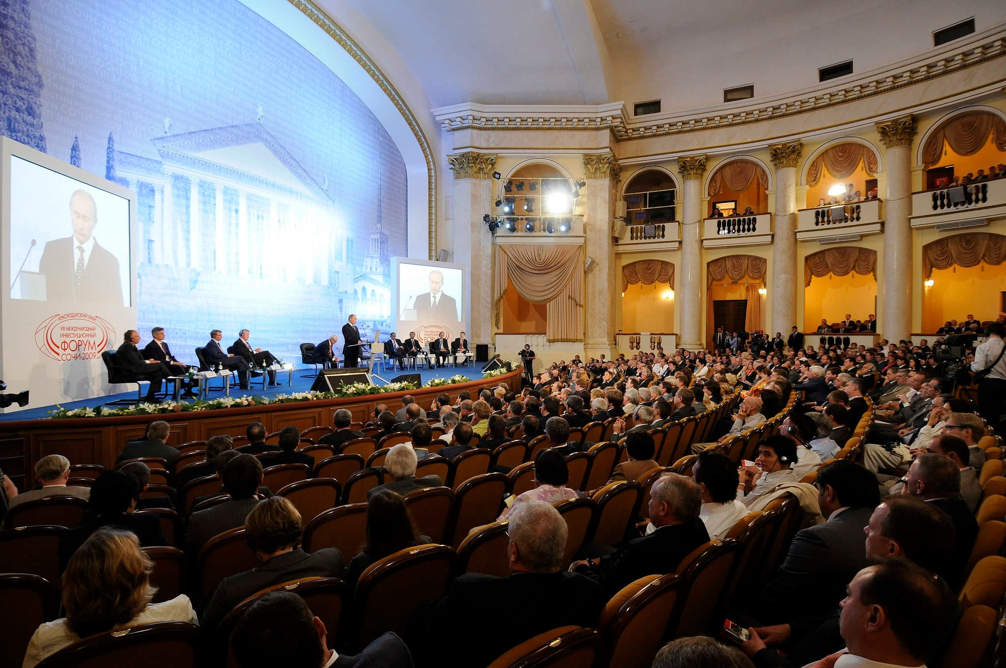 Форум 1520 в Зимнем театре в городе Сочи. Съемка для РИАновости.
