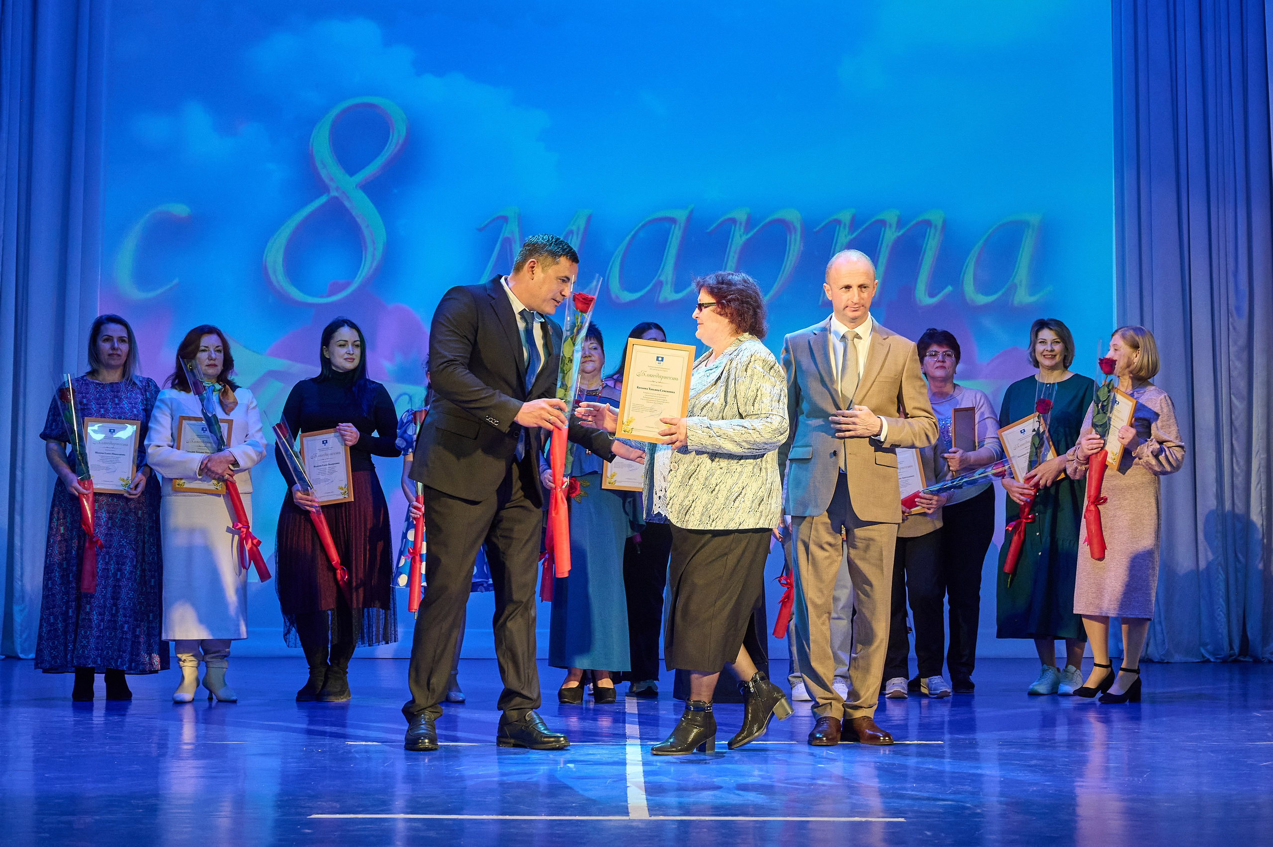 8 марта Марьина роща. Жизнь курорта Кабардинка в фотографиях