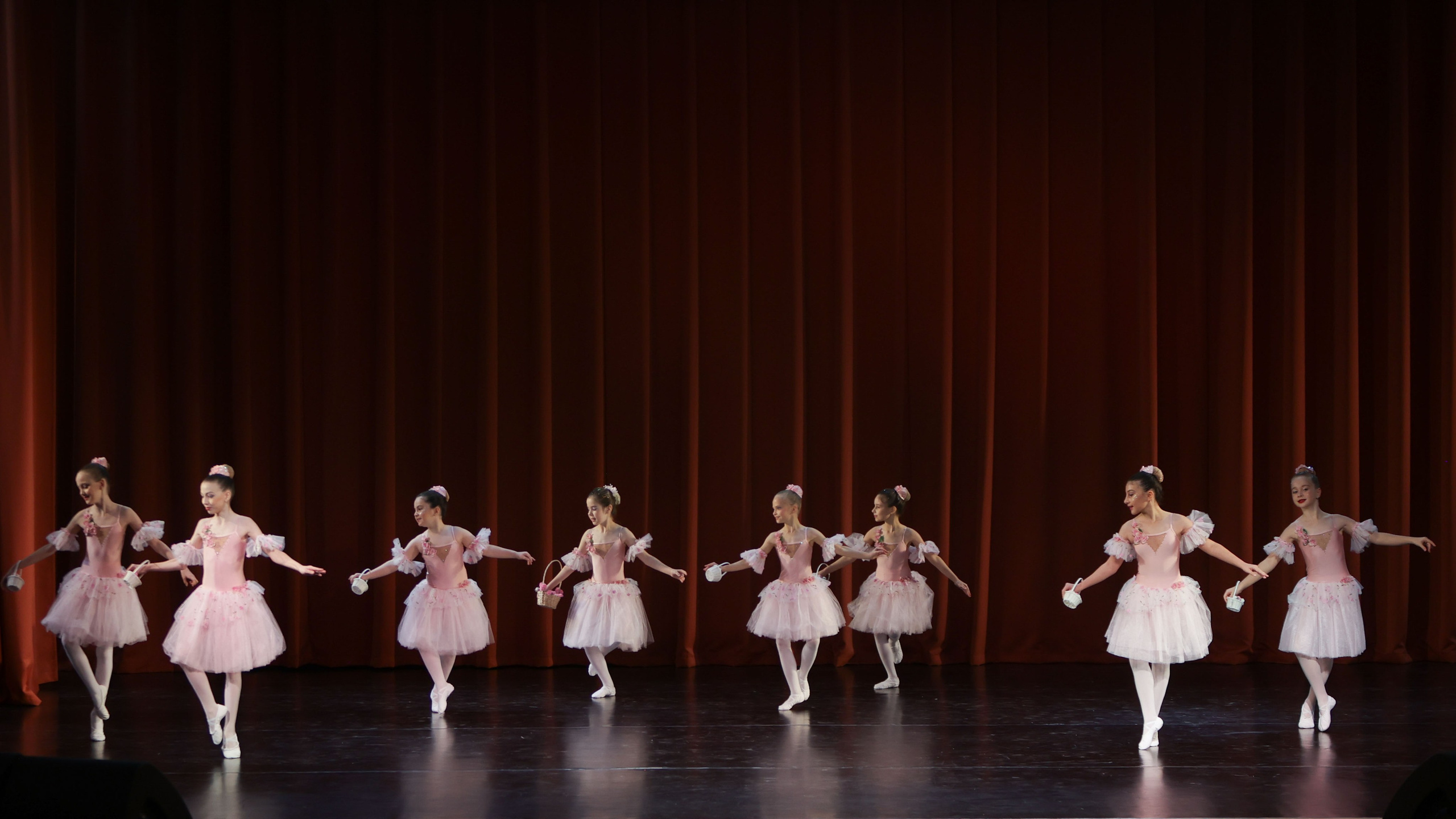 Фестиваль хореографического искусства «КУБОК ЛЕГЕНДЫ — 2025». Выпускные альбомы и школьный фотограф в Подольске, Троицке, Щербинке, Москве и Московской области