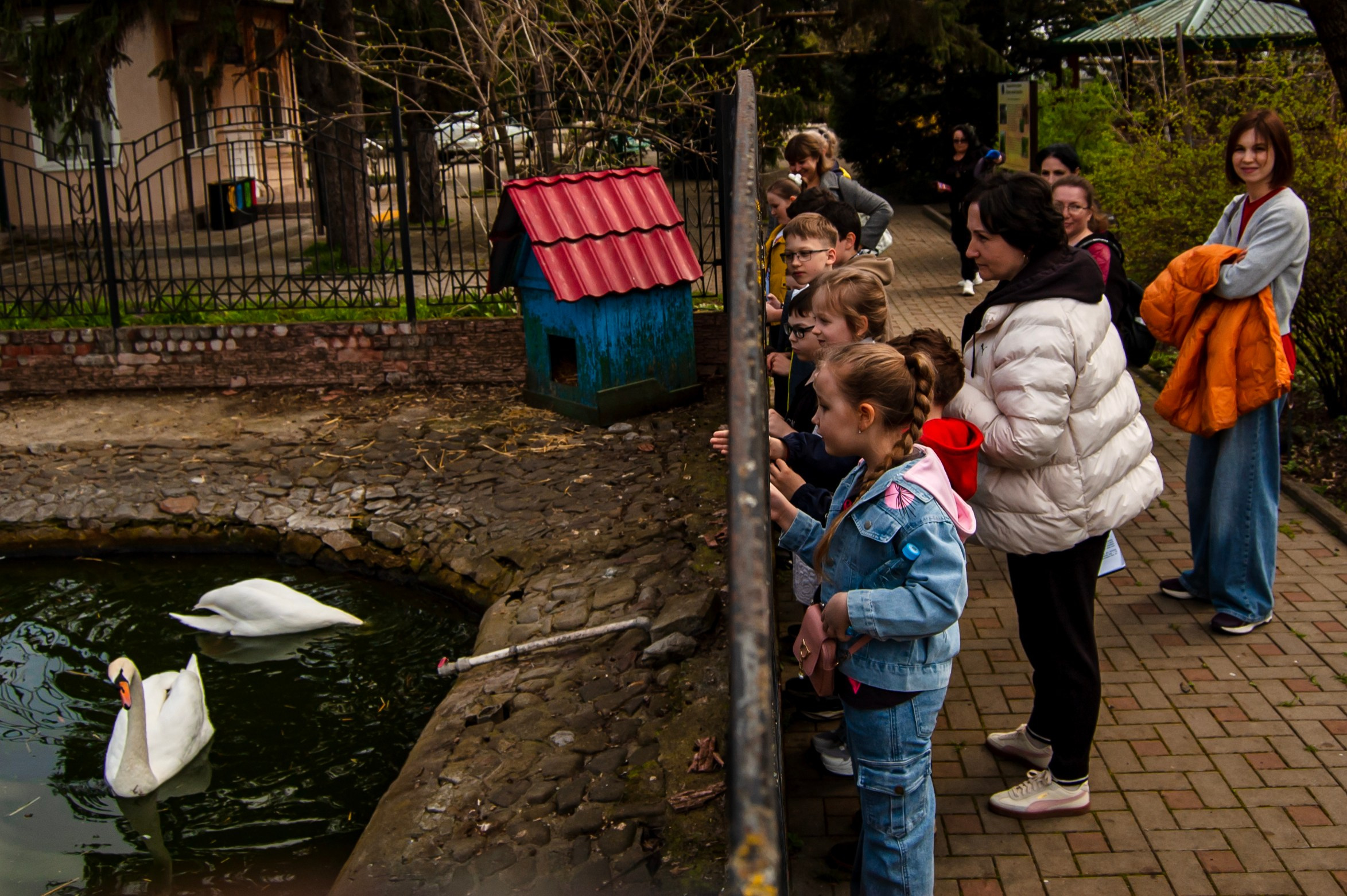 Репортажная съёмка экскурсии учеников СОШ № 11 2 «В» класса в Краснодаре. Портретный фотограф в Краснодаре Слава Никитин
