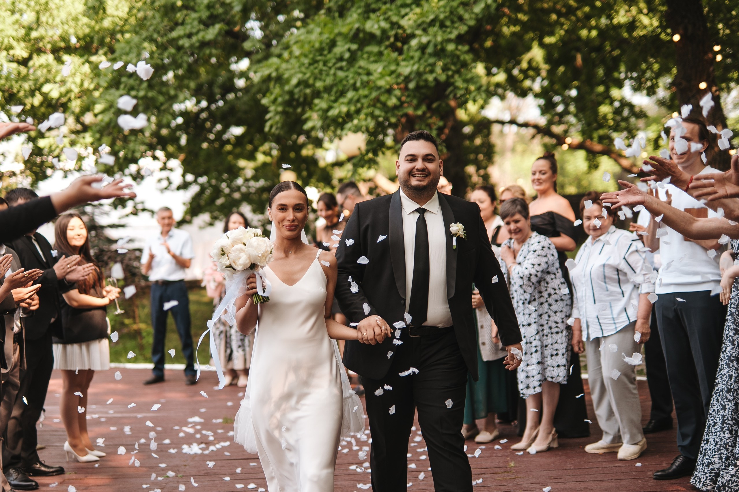 Свадьба 7 июня 2026 года — фотосессия, ЗАГС и банкет в шатре «Под облаками» в Нагаево с ведущим Артуром Ильясовым