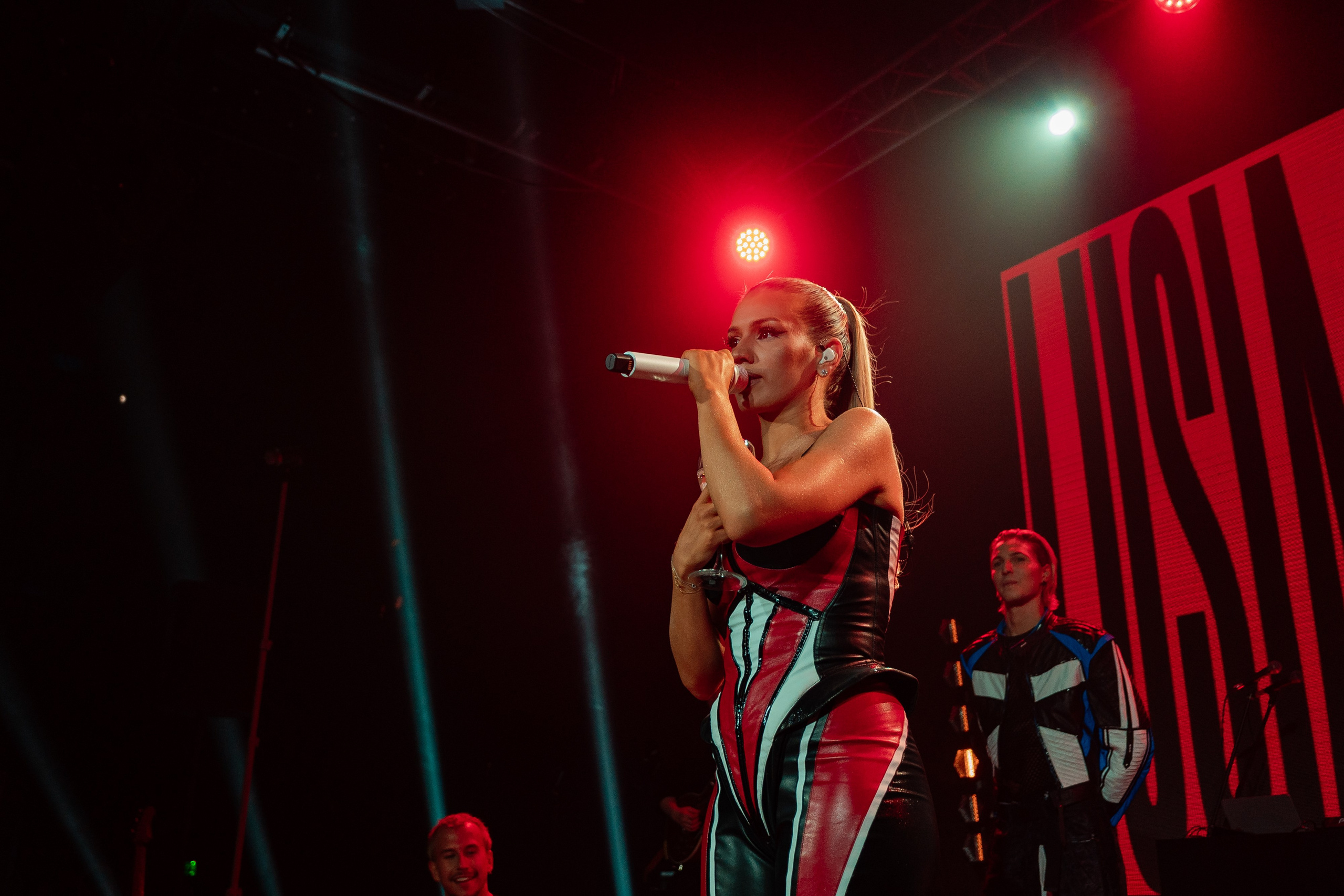 Люся Чеботина — фото с концерта. Репортажный фотограф в Москве Измалков Артем