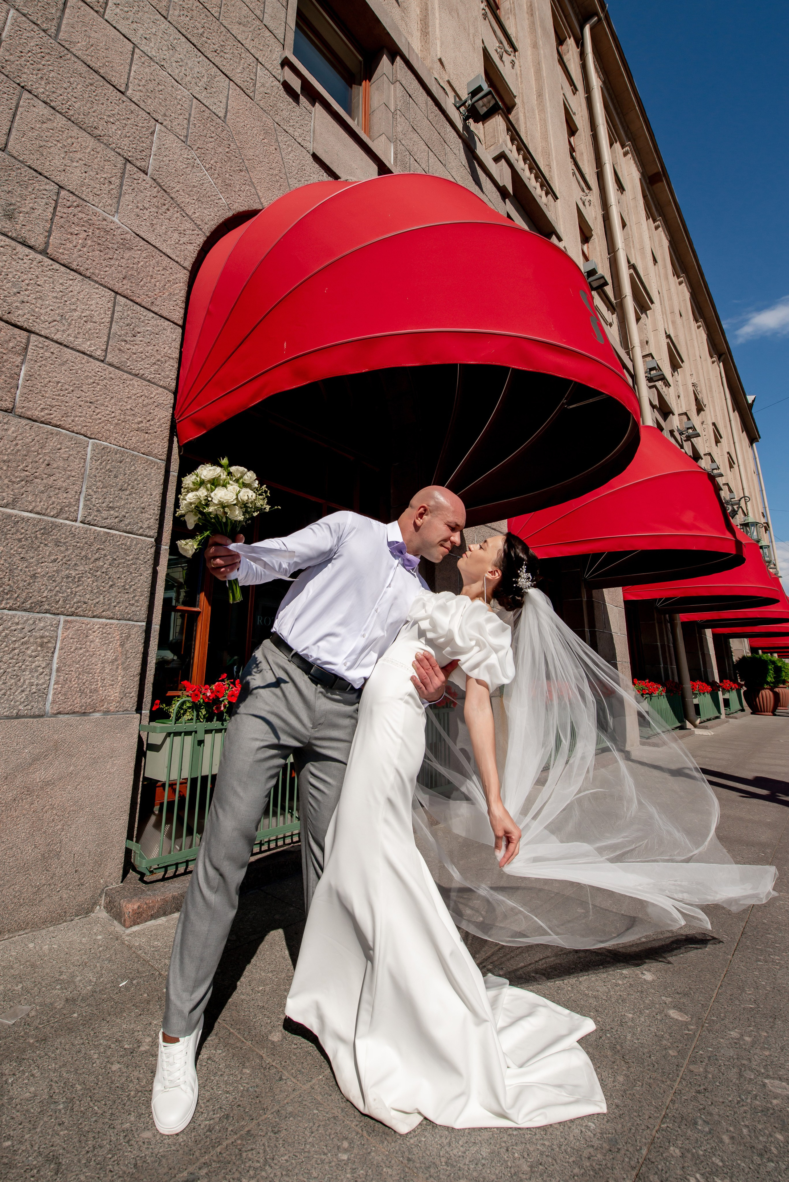 Летняя свадьба В Санкт-Петербурге и красивой выездной регистрацией Даши и Саши. Воздушная свадебная фотосессия в Петербурге. Портретный, семейный и свадебный фотограф в Санкт-Петербурге и в Пушкине Ширяев Денис