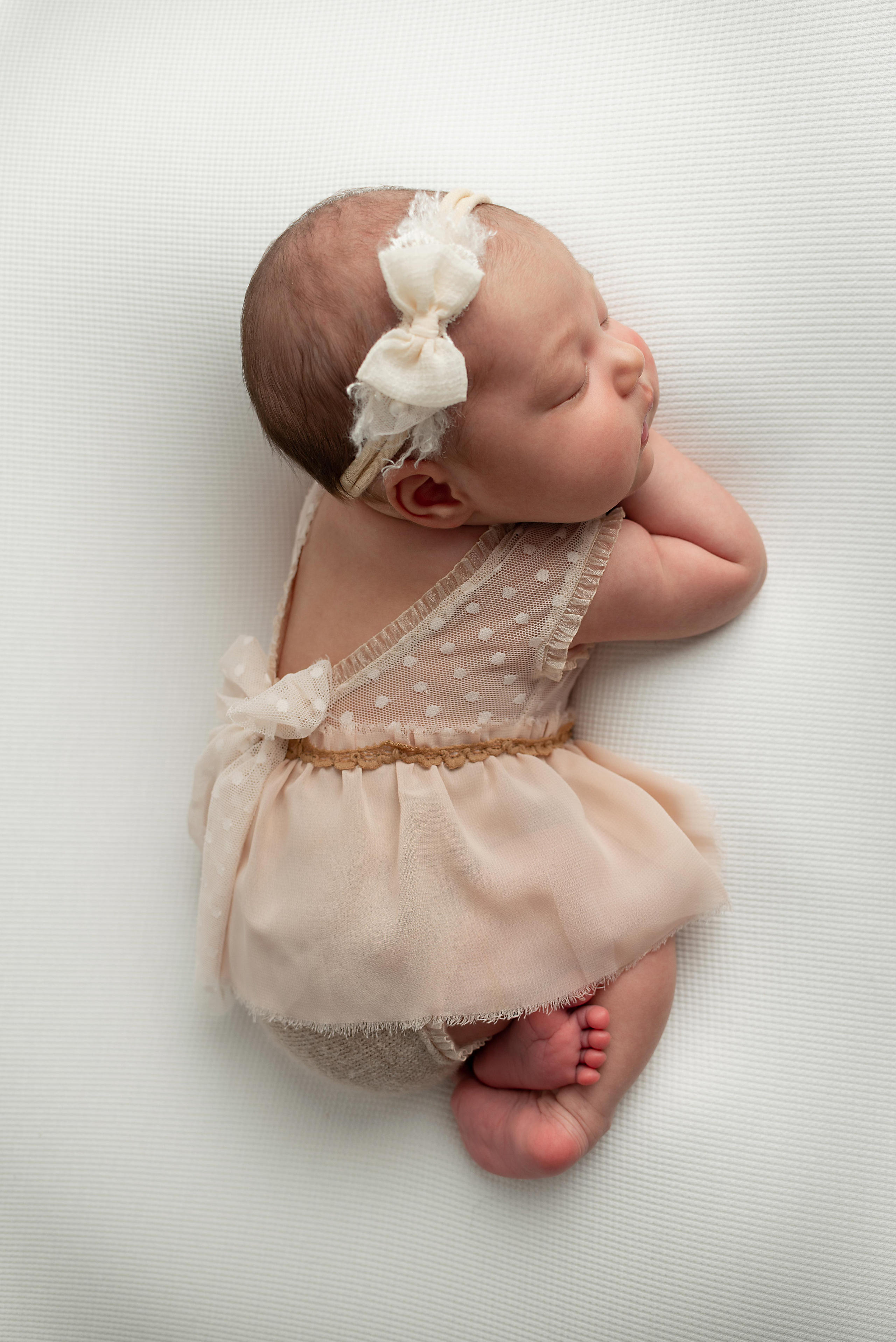 Малышка Тамириса, пакет «Ньюборн-Кроха». Фотограф новорожденных в Нижневартовске Лара Курдюкова