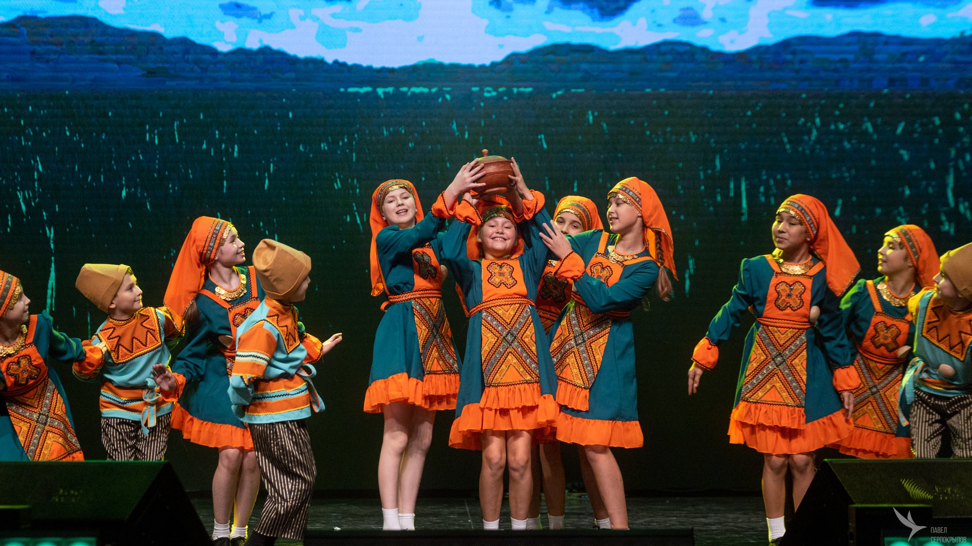Юбилейный концерт студии эстрадного танца «Изумрудный город». Репортажный фотограф в Казани Павел Серпокрылов