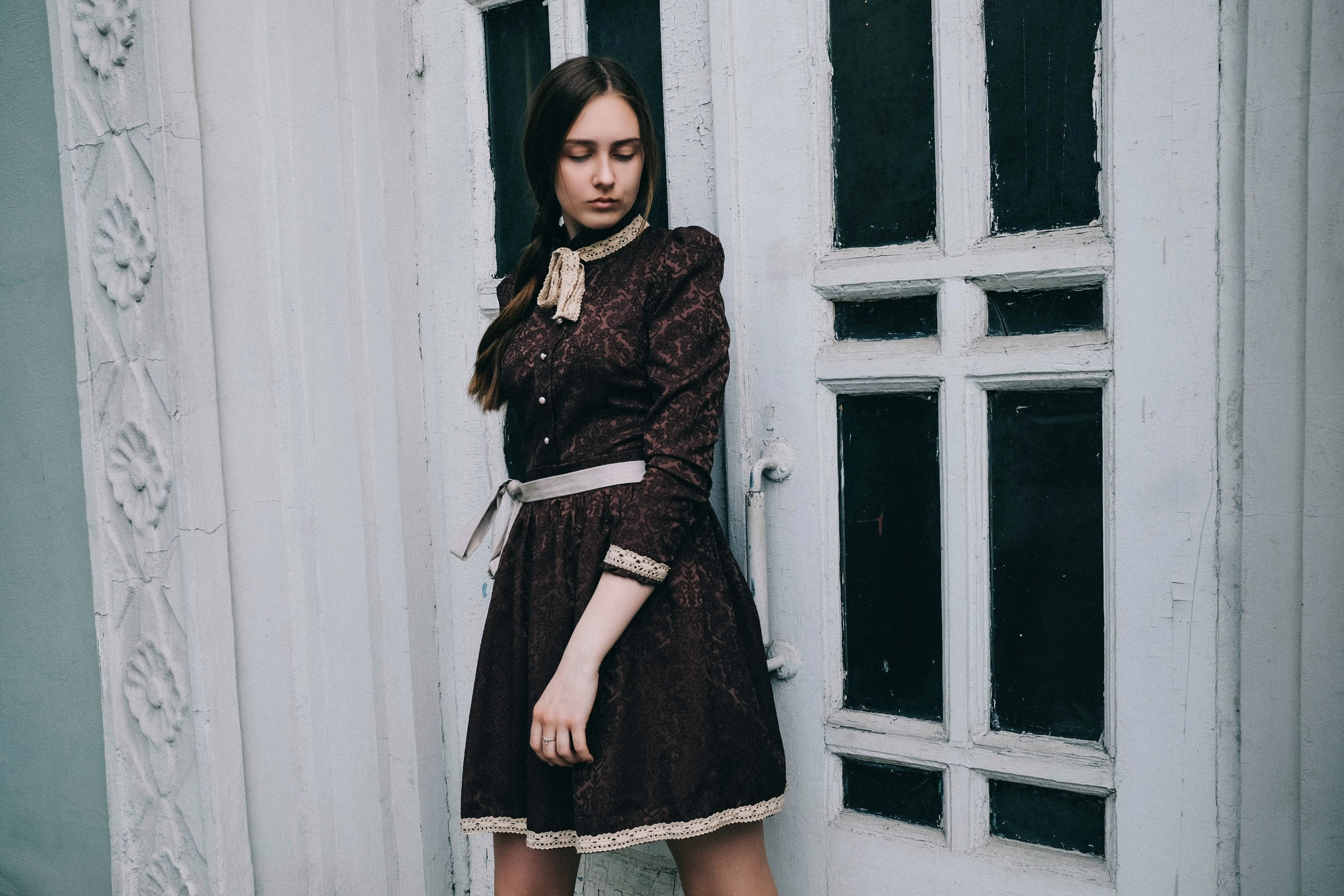 Модель в одежде, продающее фото