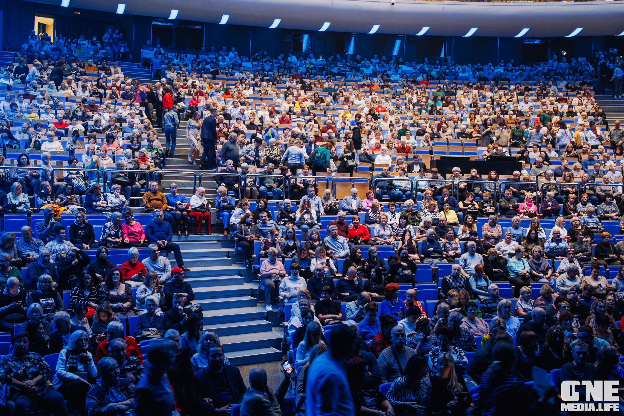 Фоторепортаж из театра эстрады Янтарь-холл. One Media Life: фоторепортажи, фотоотчеты с мероприятий и заведений