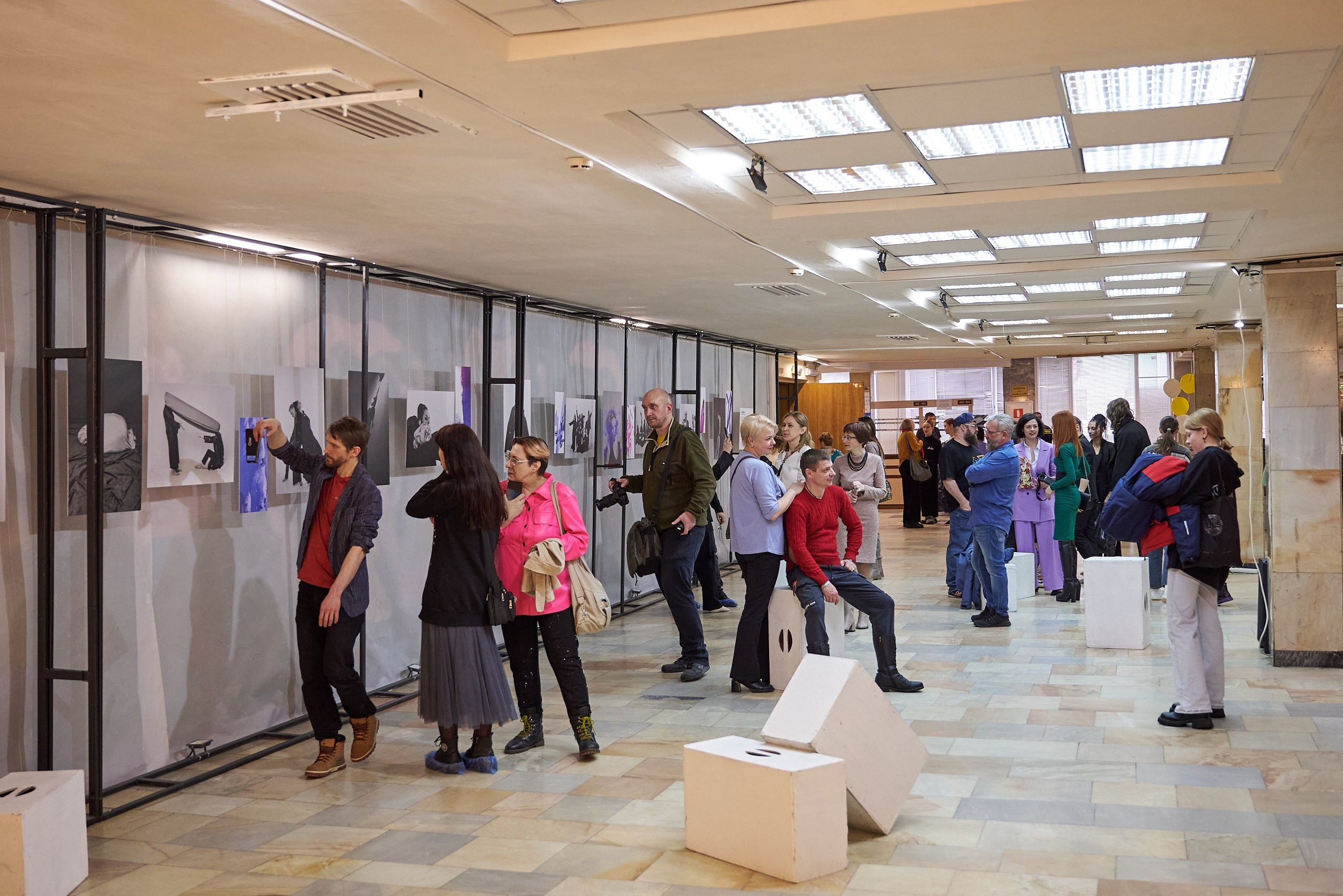 Связь — фото выставка Аллы Быковой в Цко Ивтекс Иваново. Фотограф в Иваново: Каталожная съемка одежды и постельного белья, Wildberries