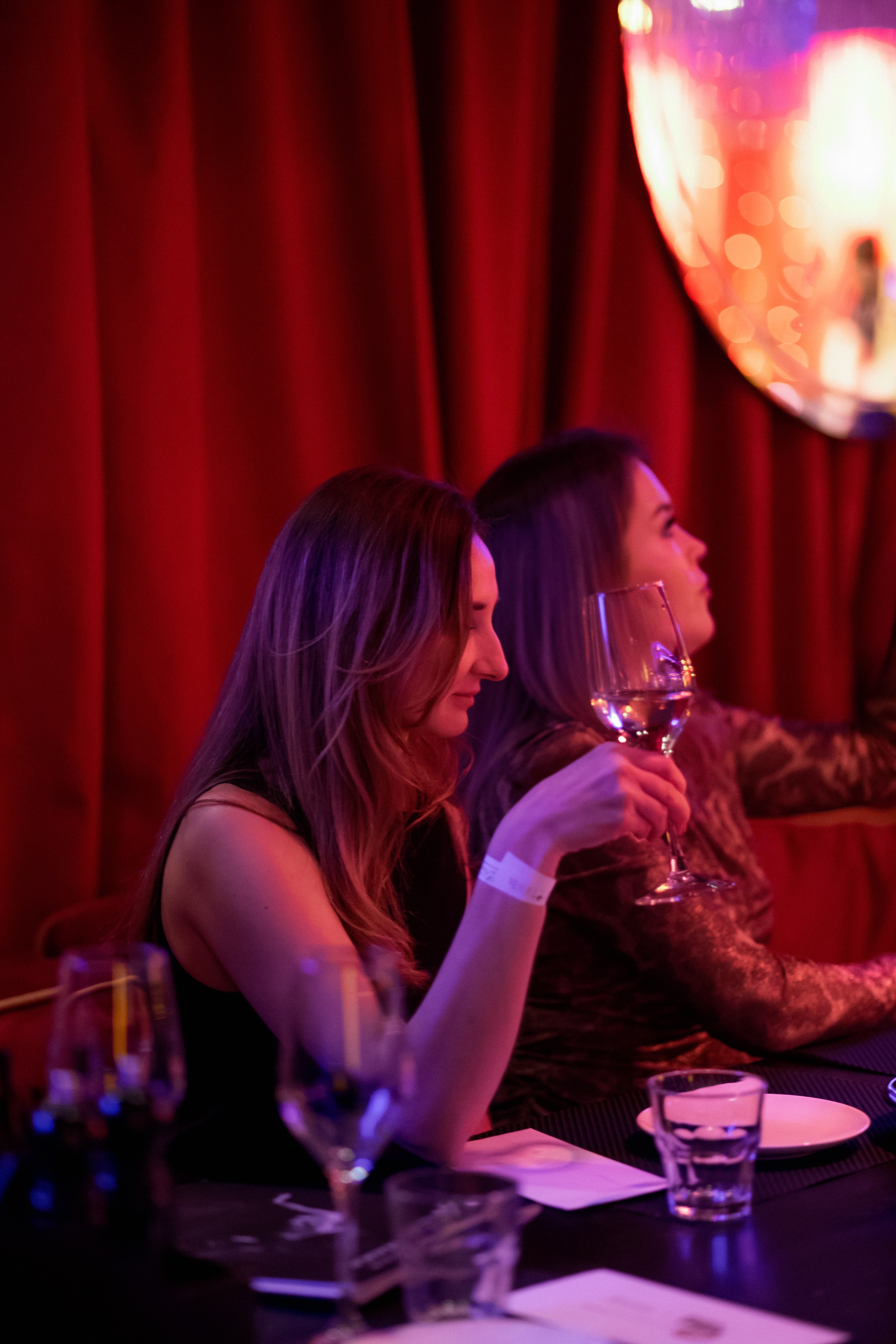 YANA URBAN: сольный концерт в «Анжелика Wineroom». СВОИ. ФОТООТЧЕТЫ-СОБЫТИЯ-МЕСТА