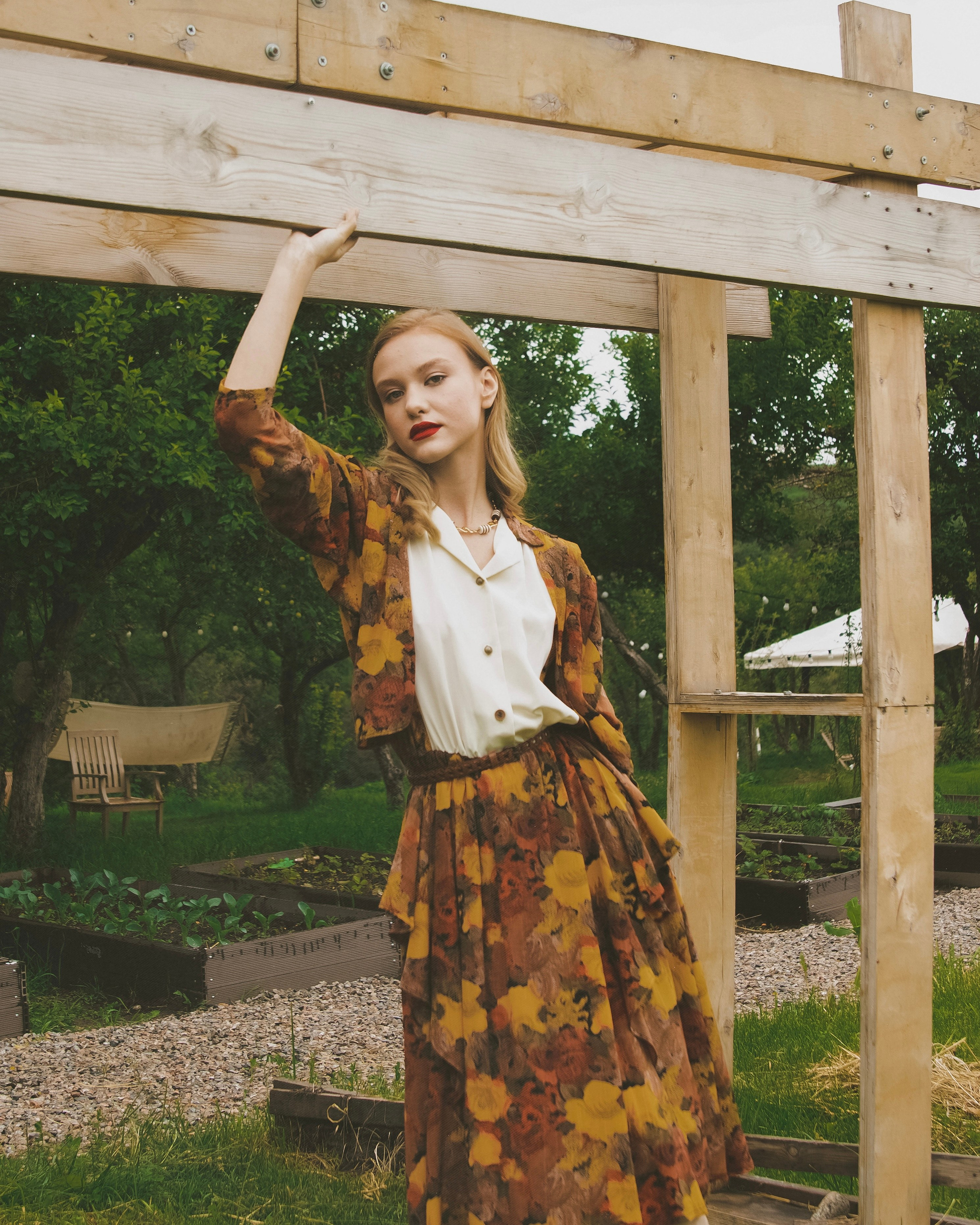 Près de l'arbre. Fashion, portrait, personal photographer. Almaty, KZ