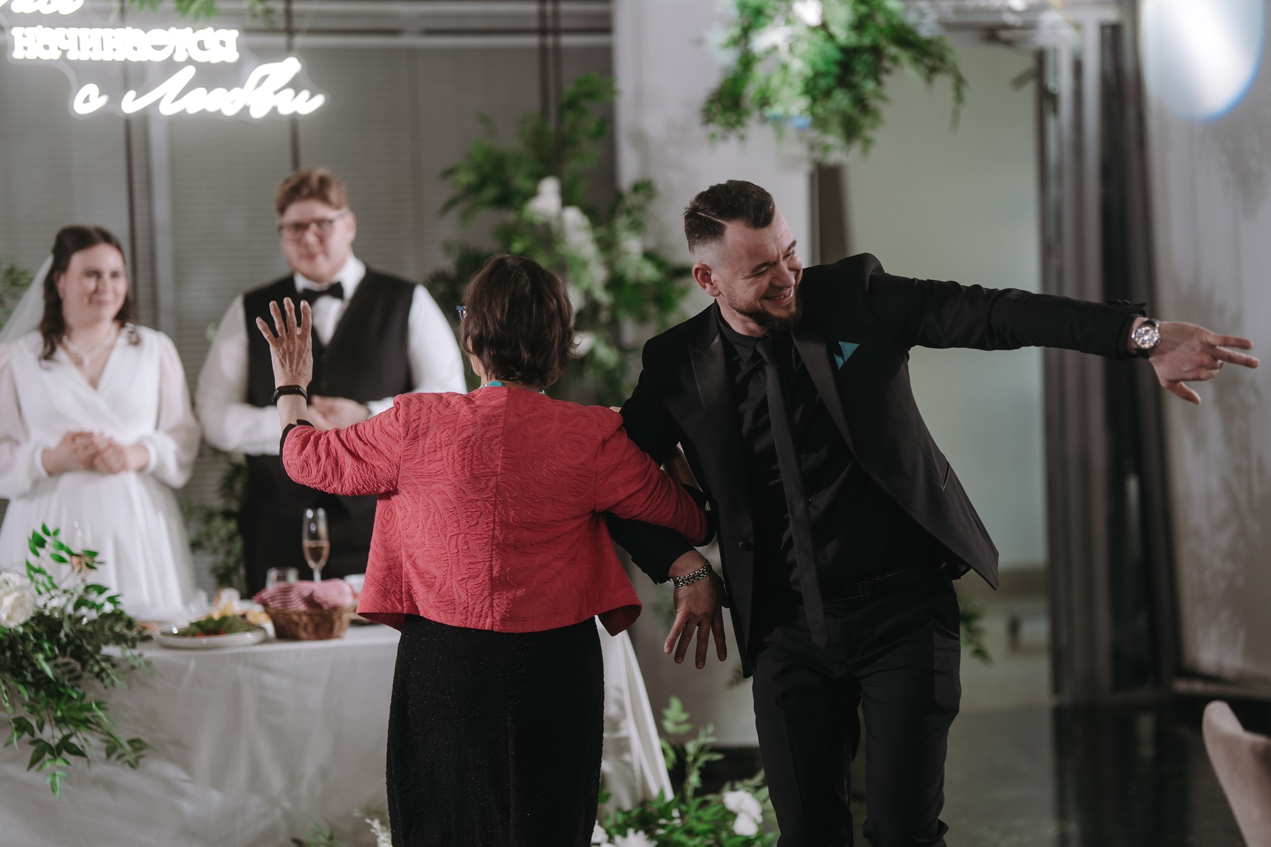 РЕСТОРАН ТАРАТАУ, ВЕДУЩИЙ АЗАТ ГАЙСИН И АРТУР ИЛЬЯСОВ УФА