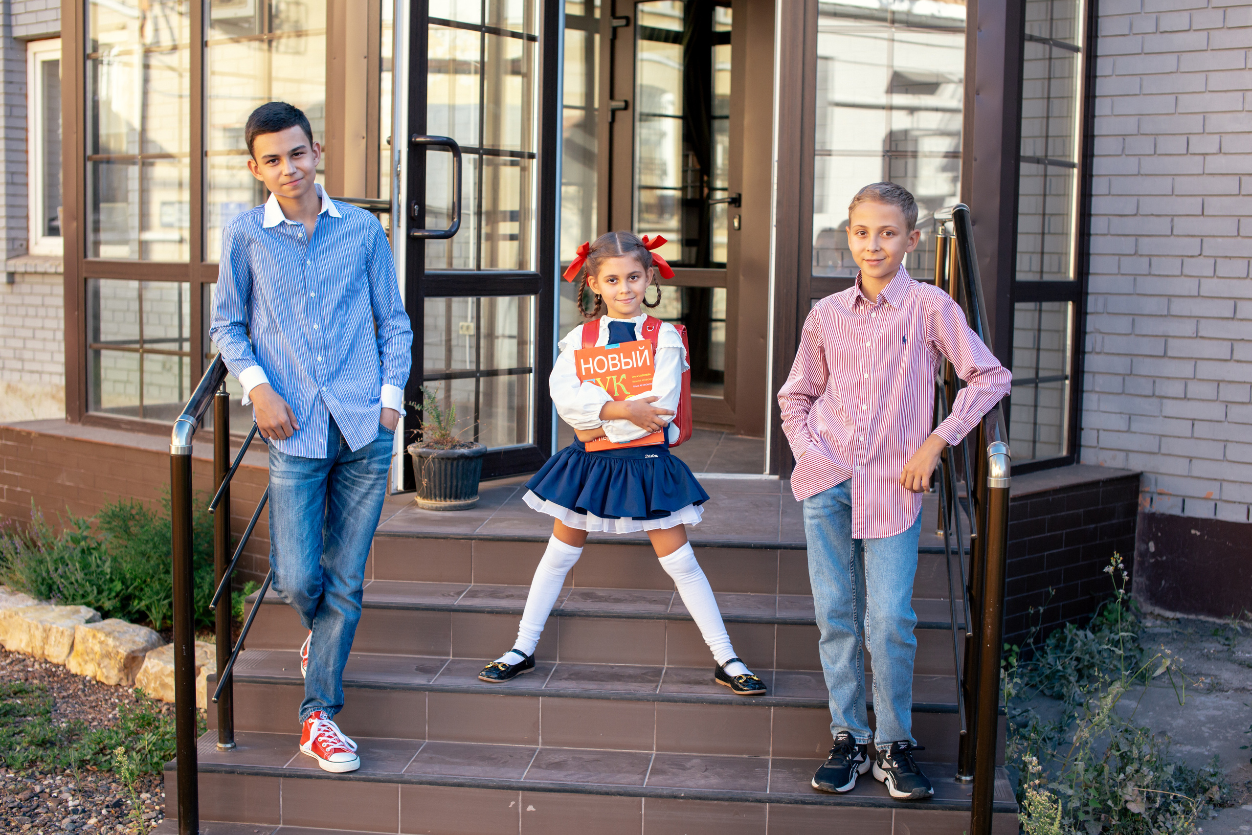 Алира идёт в школу. Фотограф в Оренбурге. Профессиональный фотограф