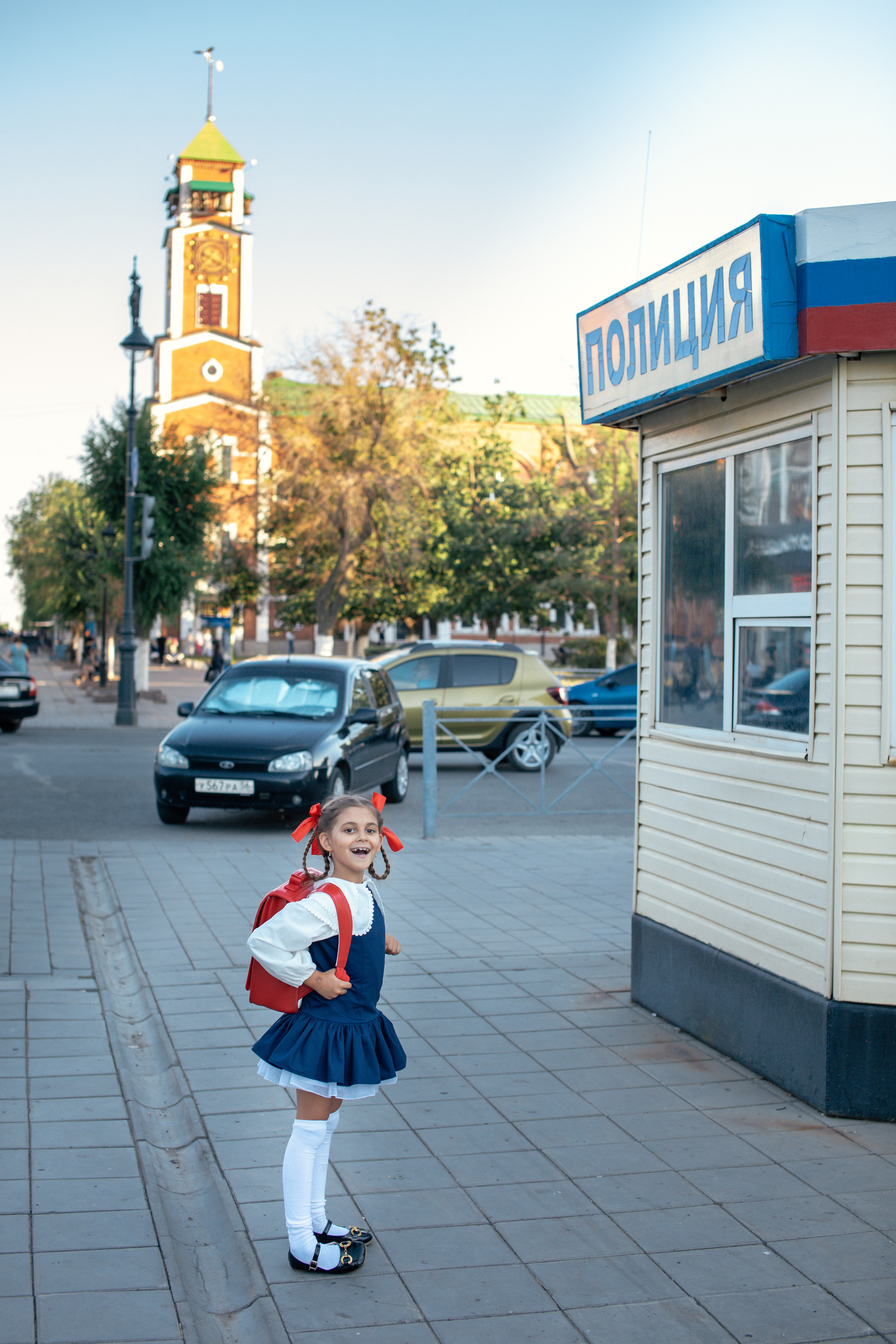 Алира идёт в школу. Фотограф в Оренбурге. Профессиональный фотограф