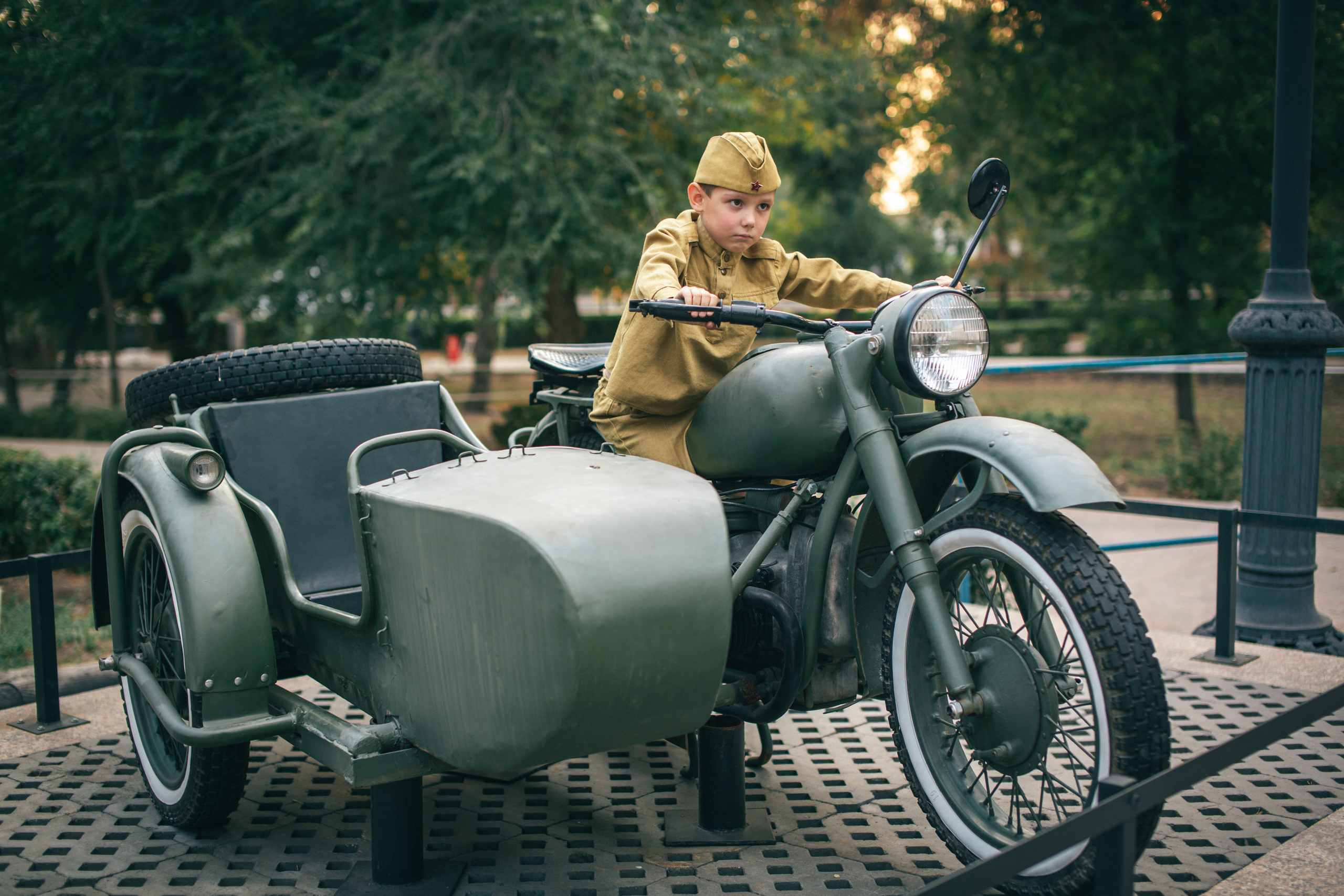 Фотосессия в парке «Салют Победа». Фотограф в Оренбурге. Профессиональный фотограф