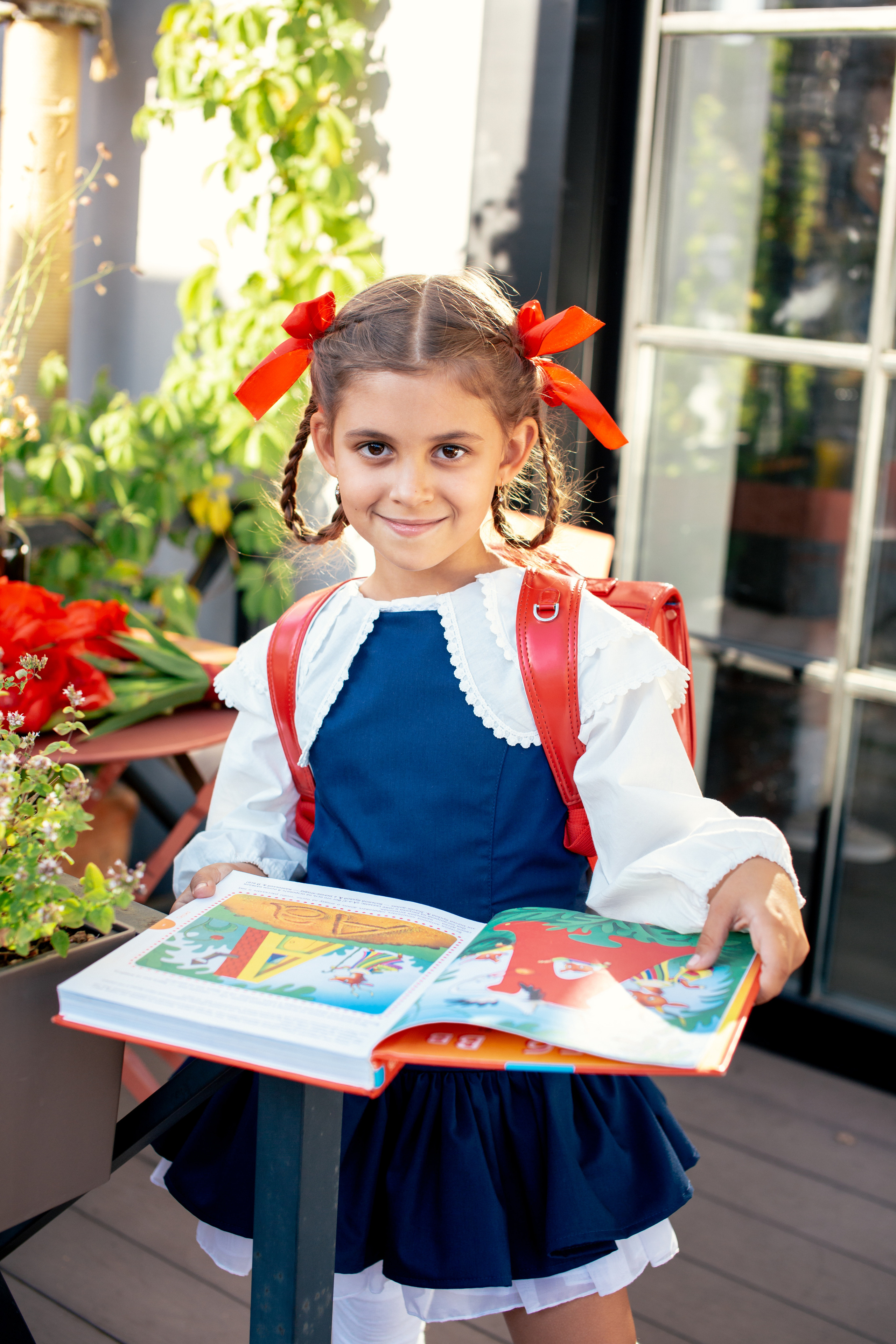 Алира идёт в школу. Фотограф в Оренбурге. Профессиональный фотограф