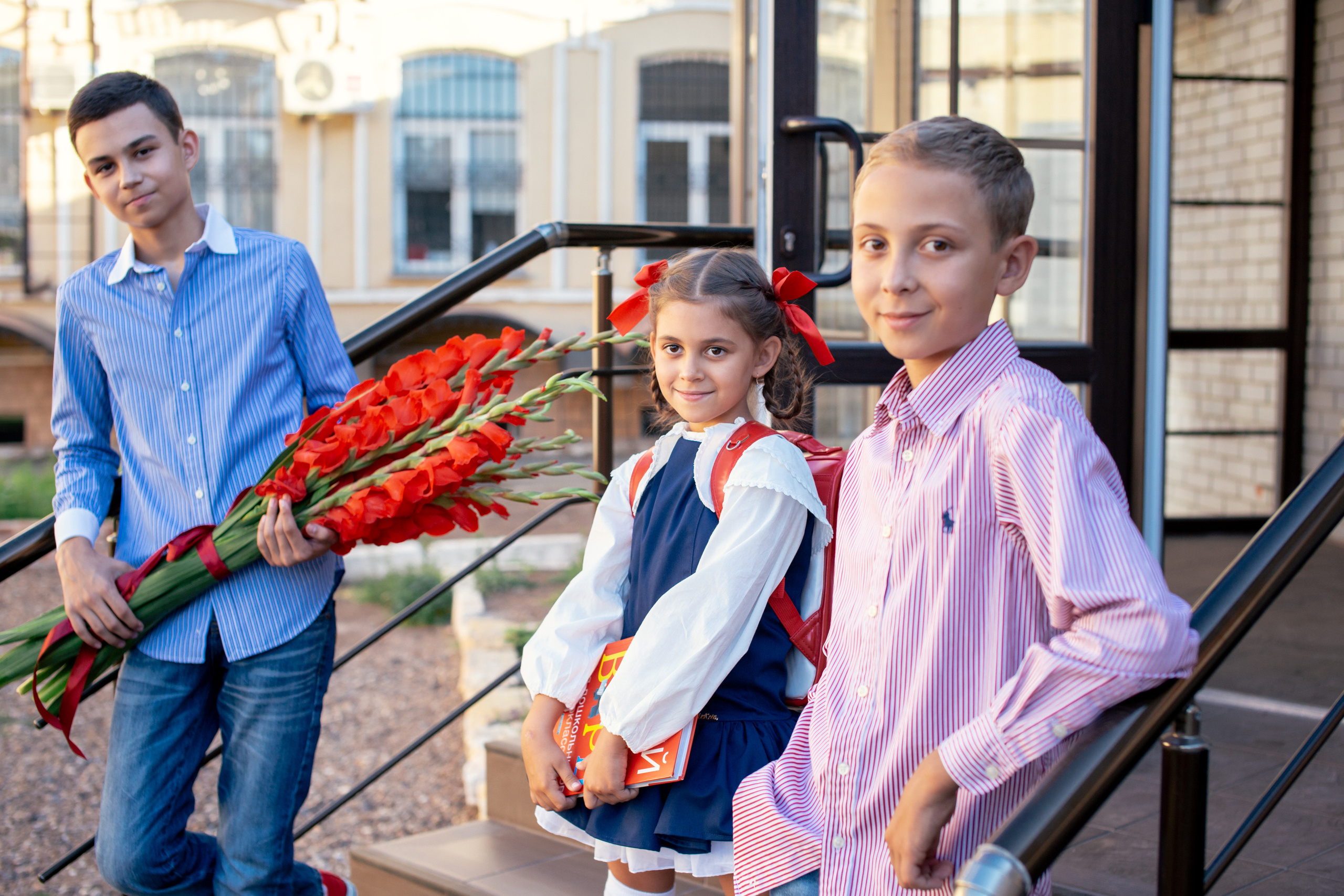 Алира идёт в школу. Фотограф в Оренбурге. Профессиональный фотограф
