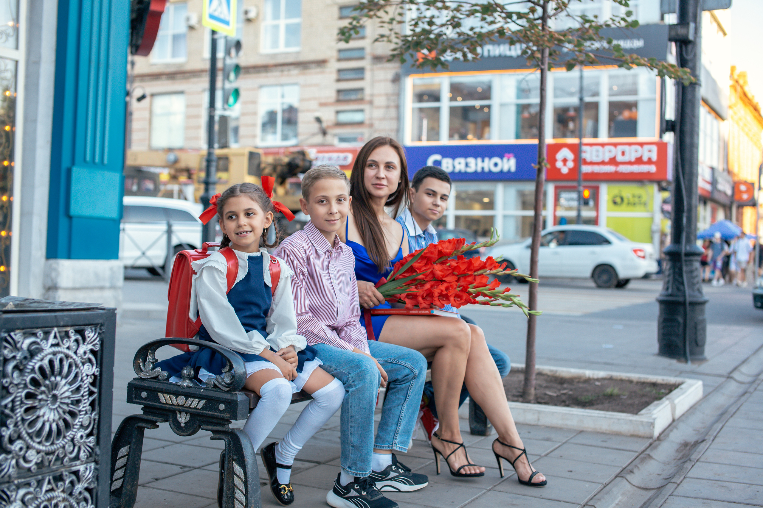 Алира идёт в школу. Фотограф в Оренбурге. Профессиональный фотограф