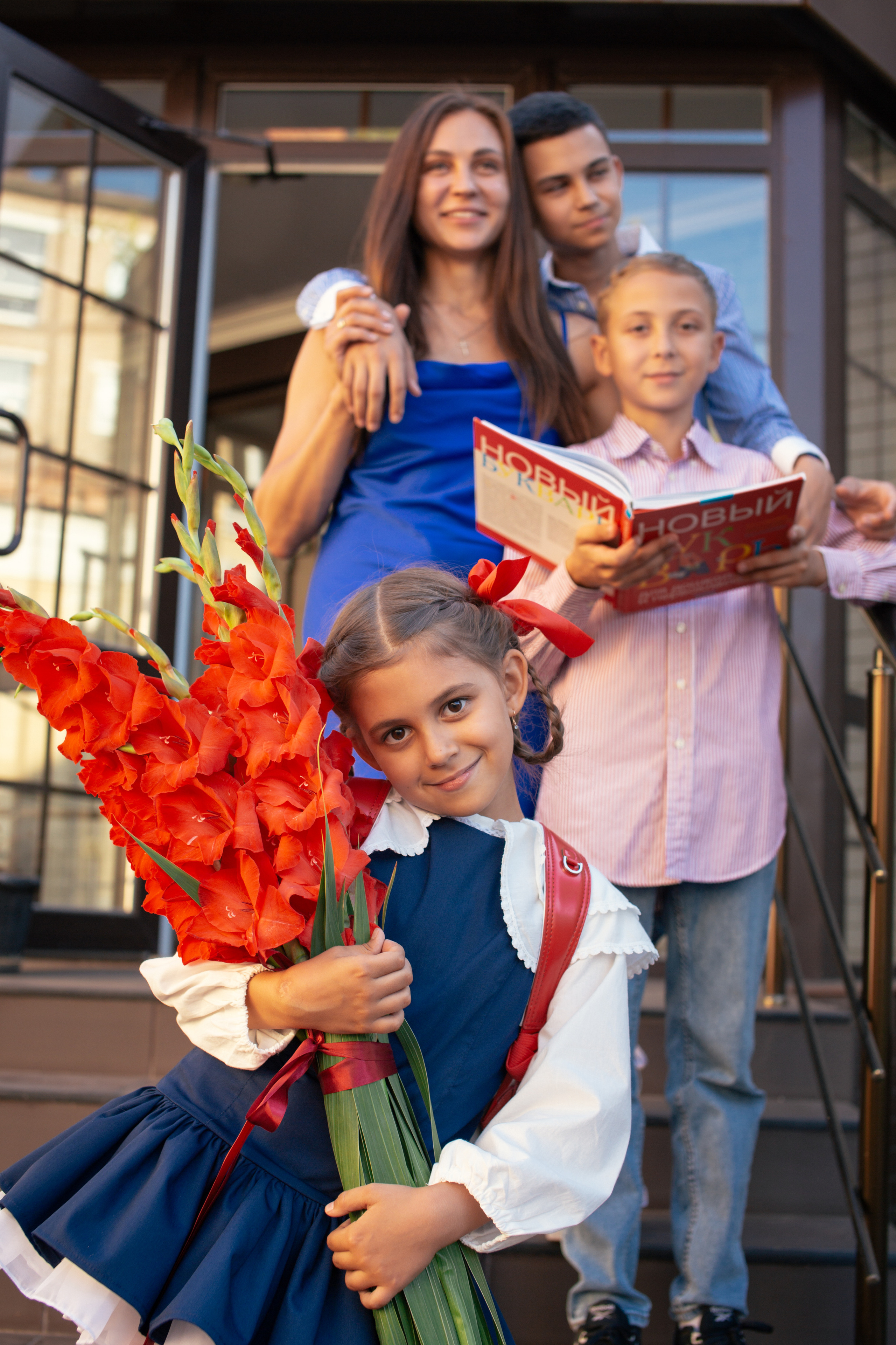 Алира идёт в школу. Фотограф в Оренбурге. Профессиональный фотограф