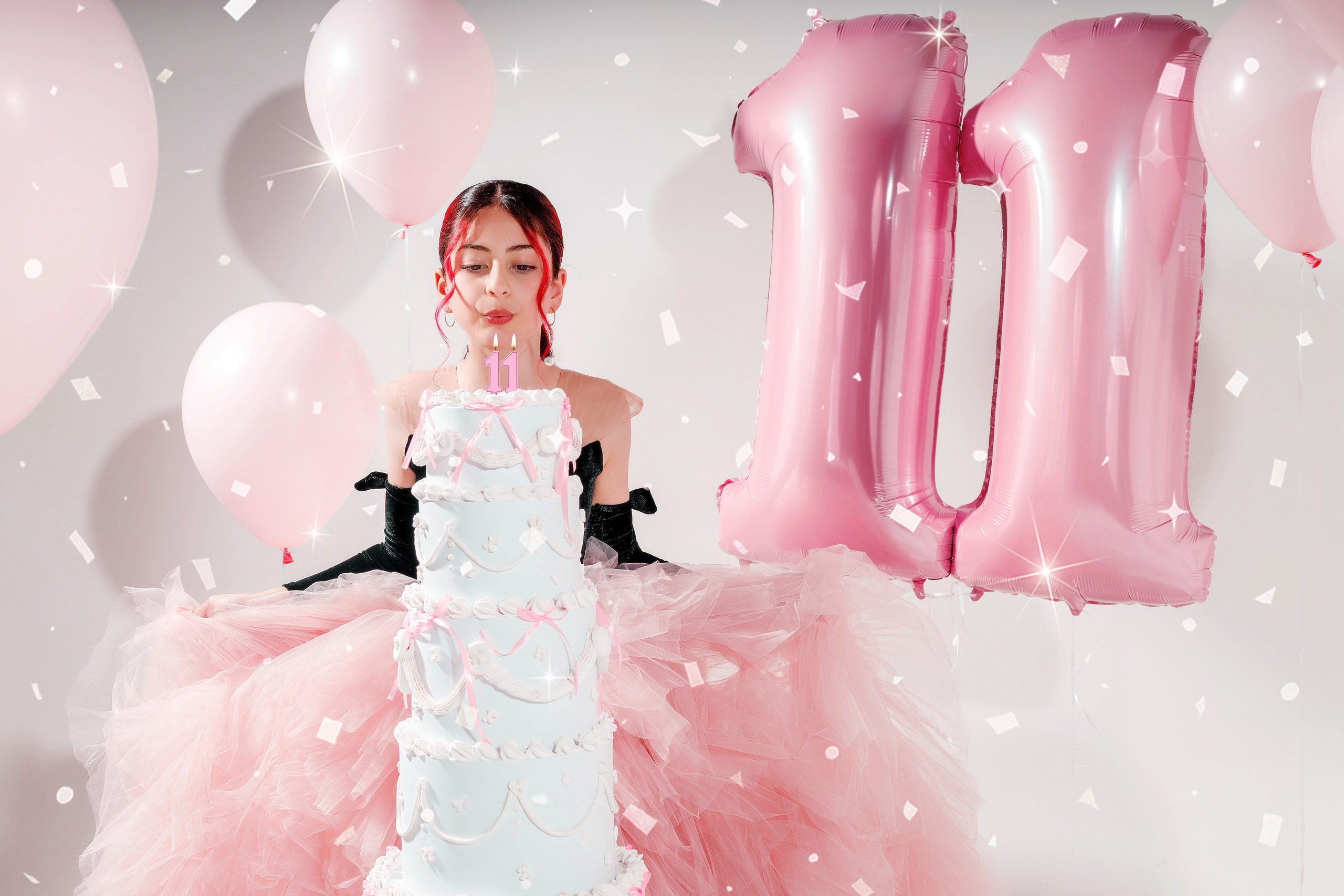 Воздушная фотосессия: Каролина летит в облаке розовых шаров