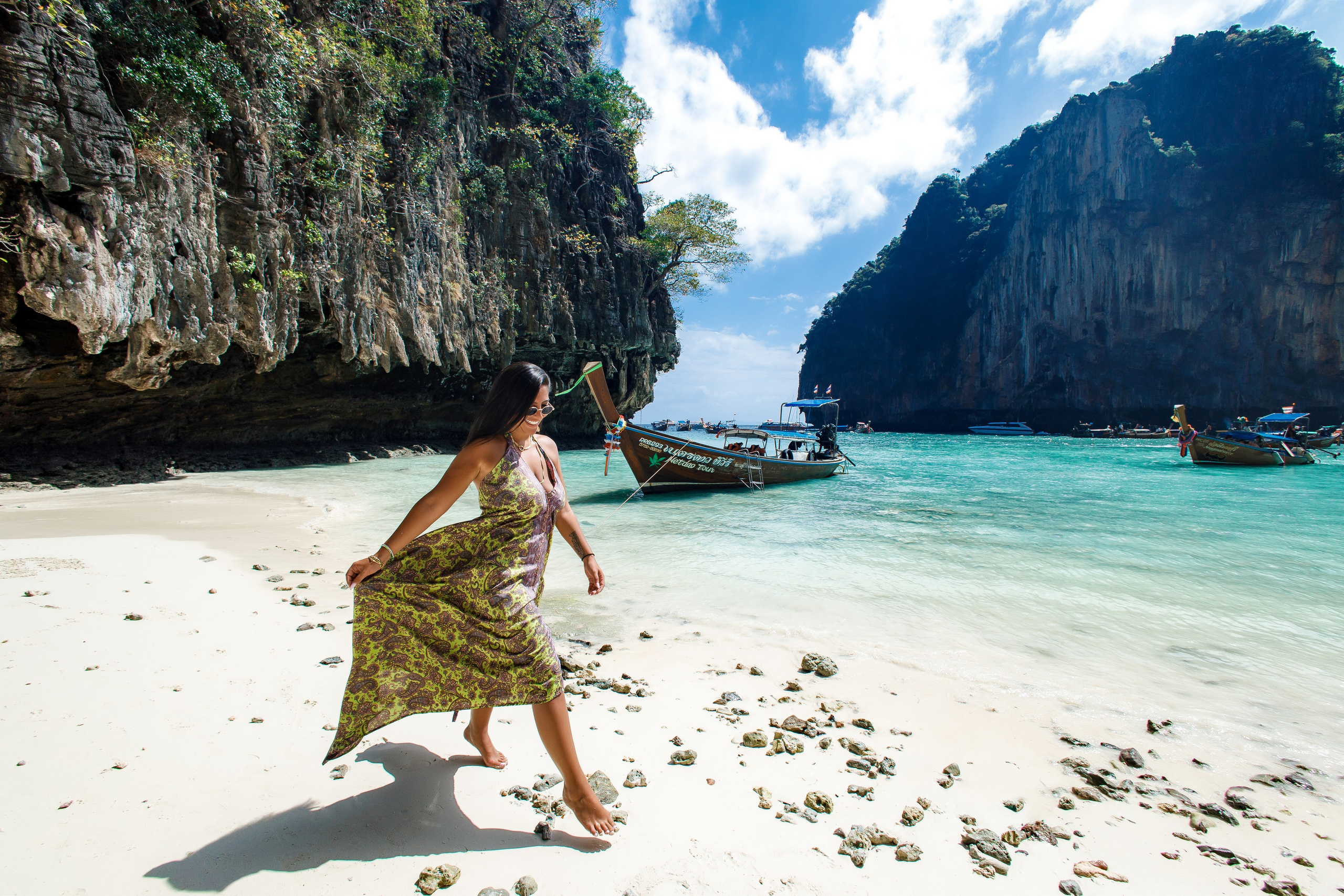 Prices for photo shoots in Phuket. Photographer in Phuket. Photographer Thailand