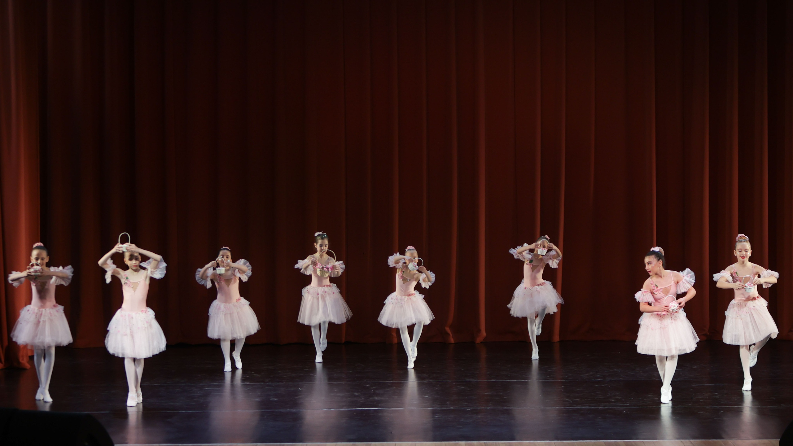 Фестиваль хореографического искусства «КУБОК ЛЕГЕНДЫ — 2025». Выпускные альбомы и школьный фотограф в Подольске, Троицке, Щербинке, Москве и Московской области