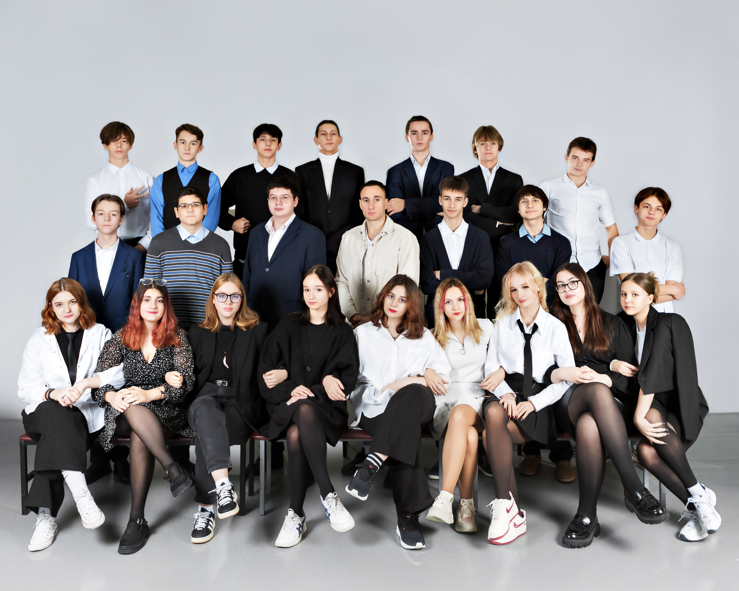 Выпускной альбом для 9 Класса. Выпускные альбомы и школьный фотограф в Подольске, Троицке, Щербинке, Москве и Московской области