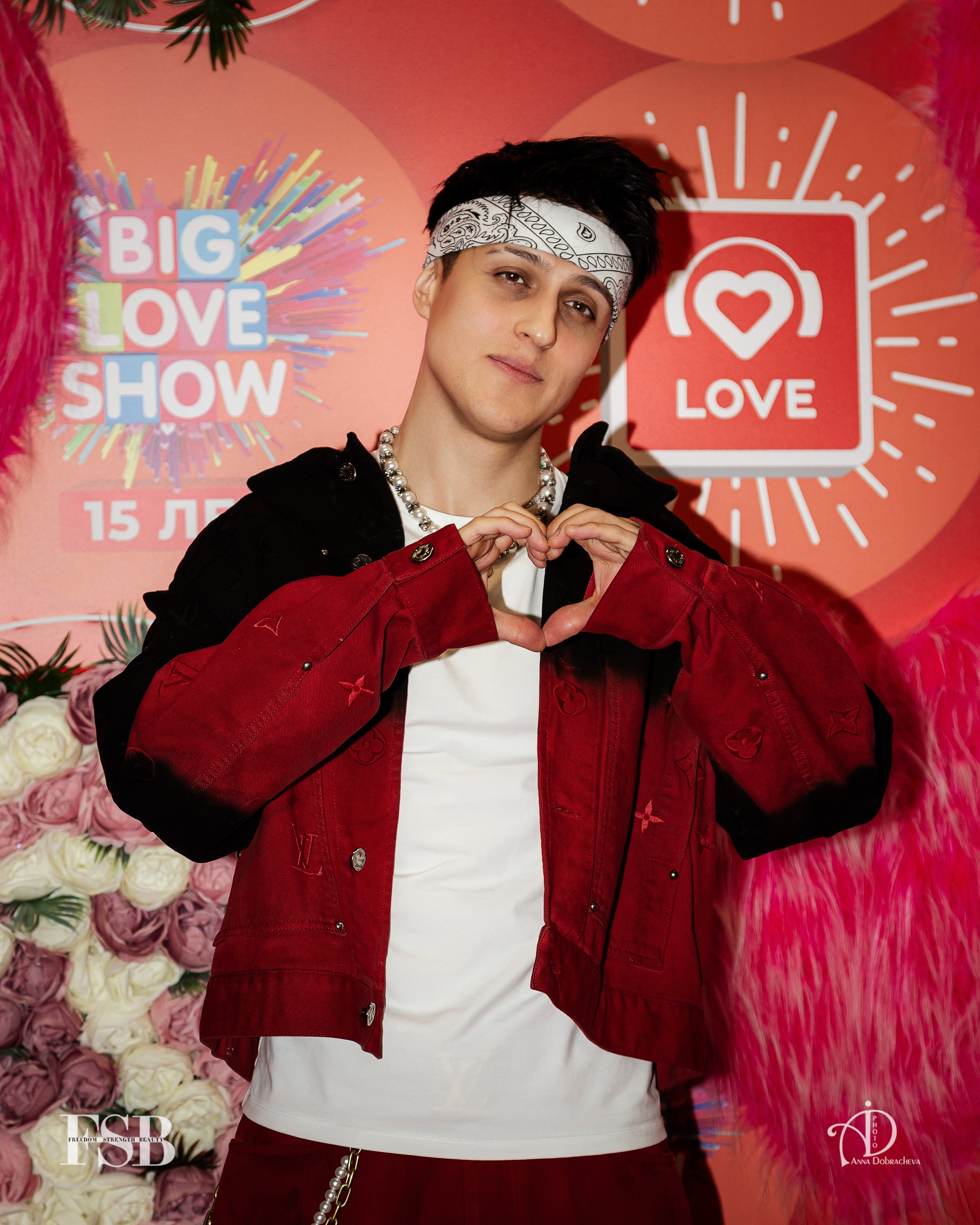 Хабиб сделал сердечко в честь дня влюбленных на Биг Лов Шоу 2024