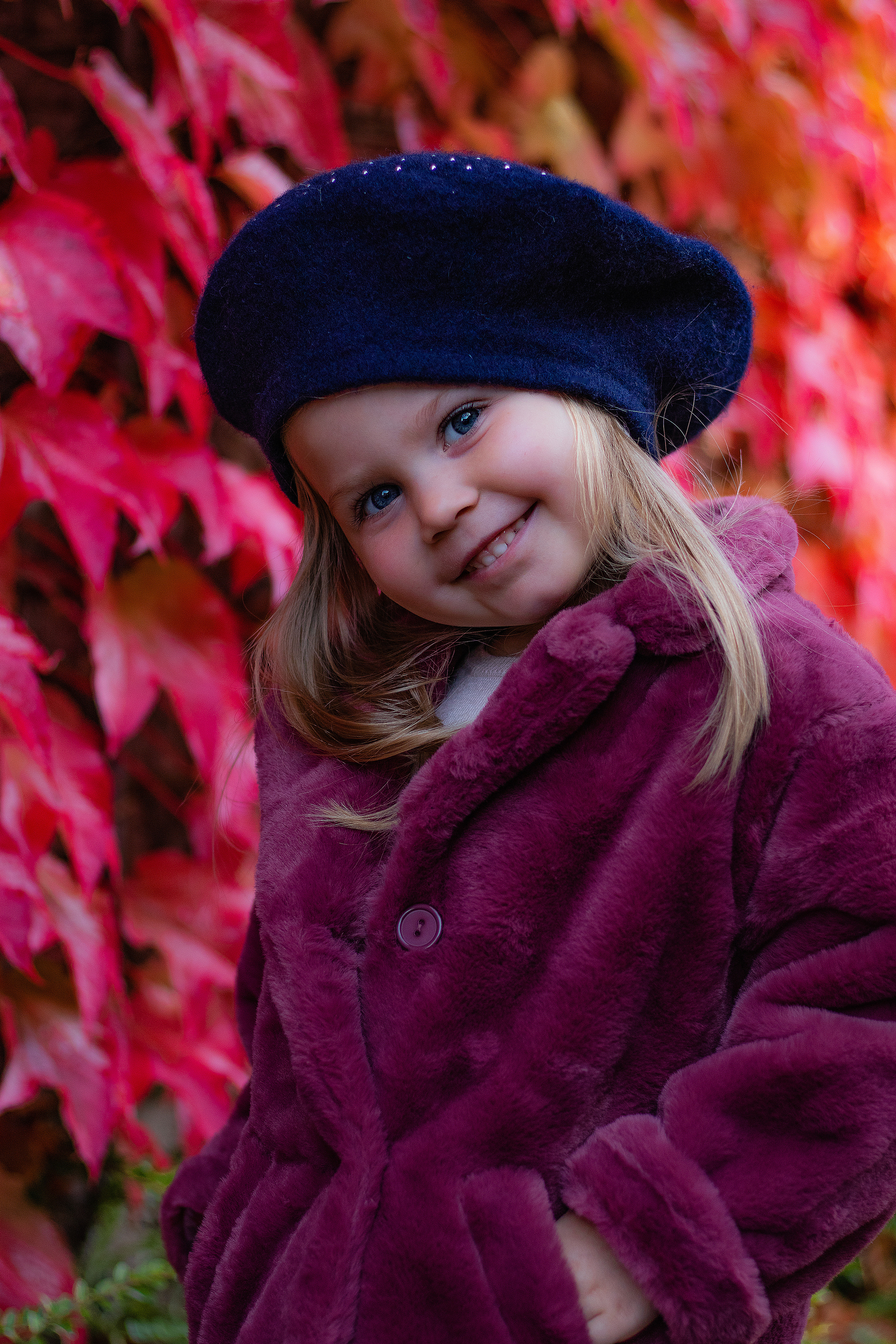 Autumn shiny girl. Family, Children and Business photographer in Belgium