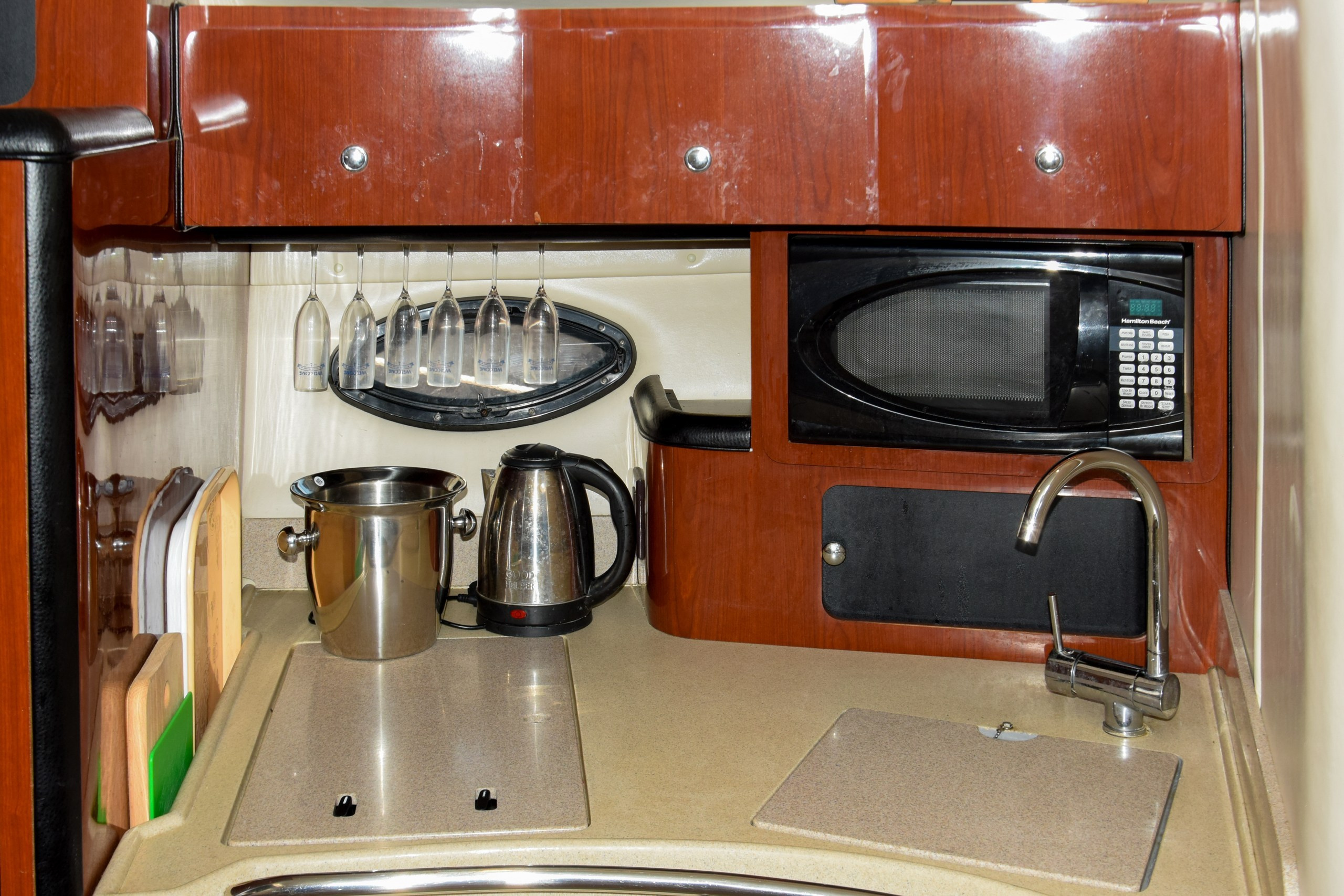 Катер Киви Аренда Яхты в Сочи Яхтанаморе YACHTNAMORE YACHTANAMORE