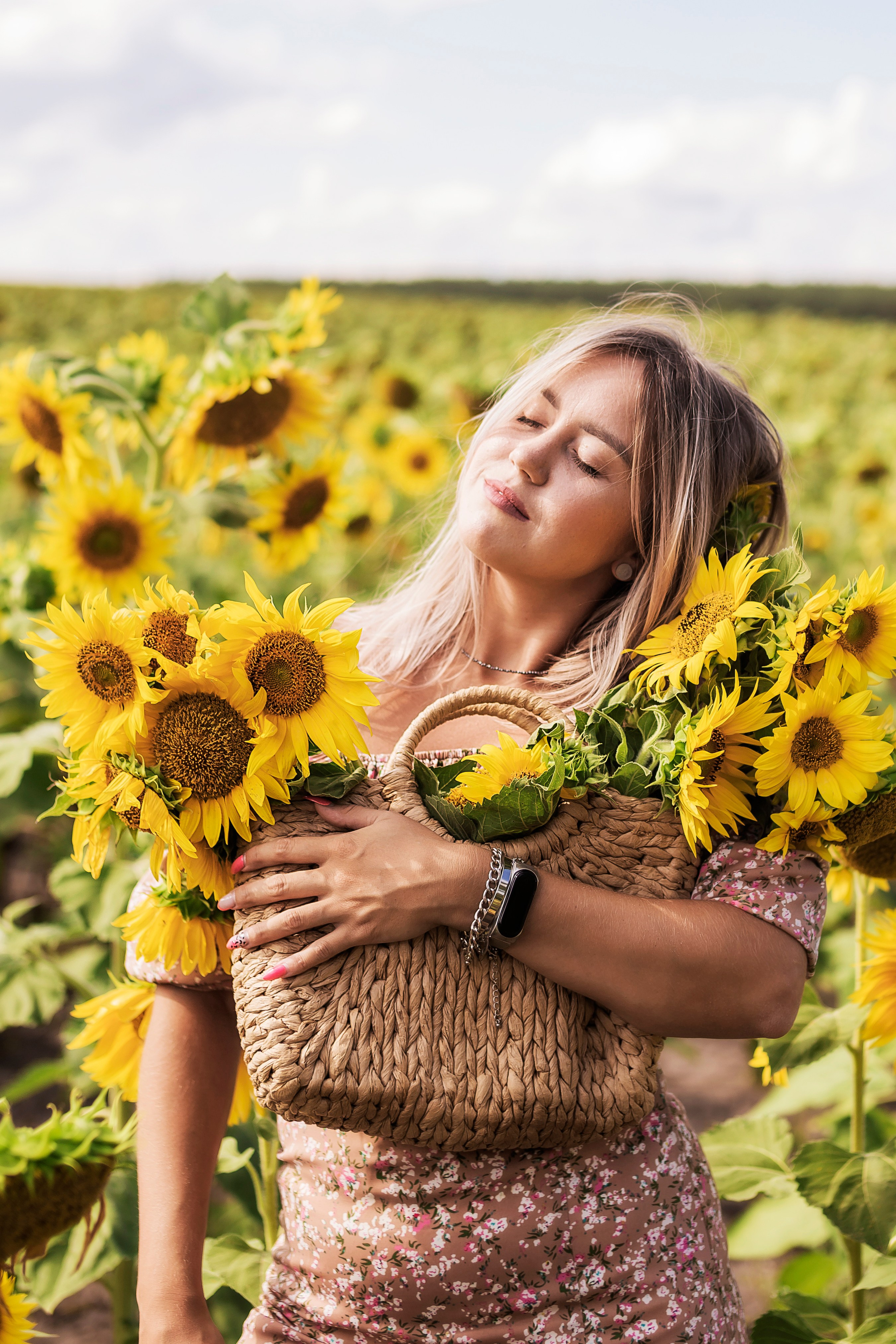 Фото в подсолнухах. Семейный фотограф в Саратове