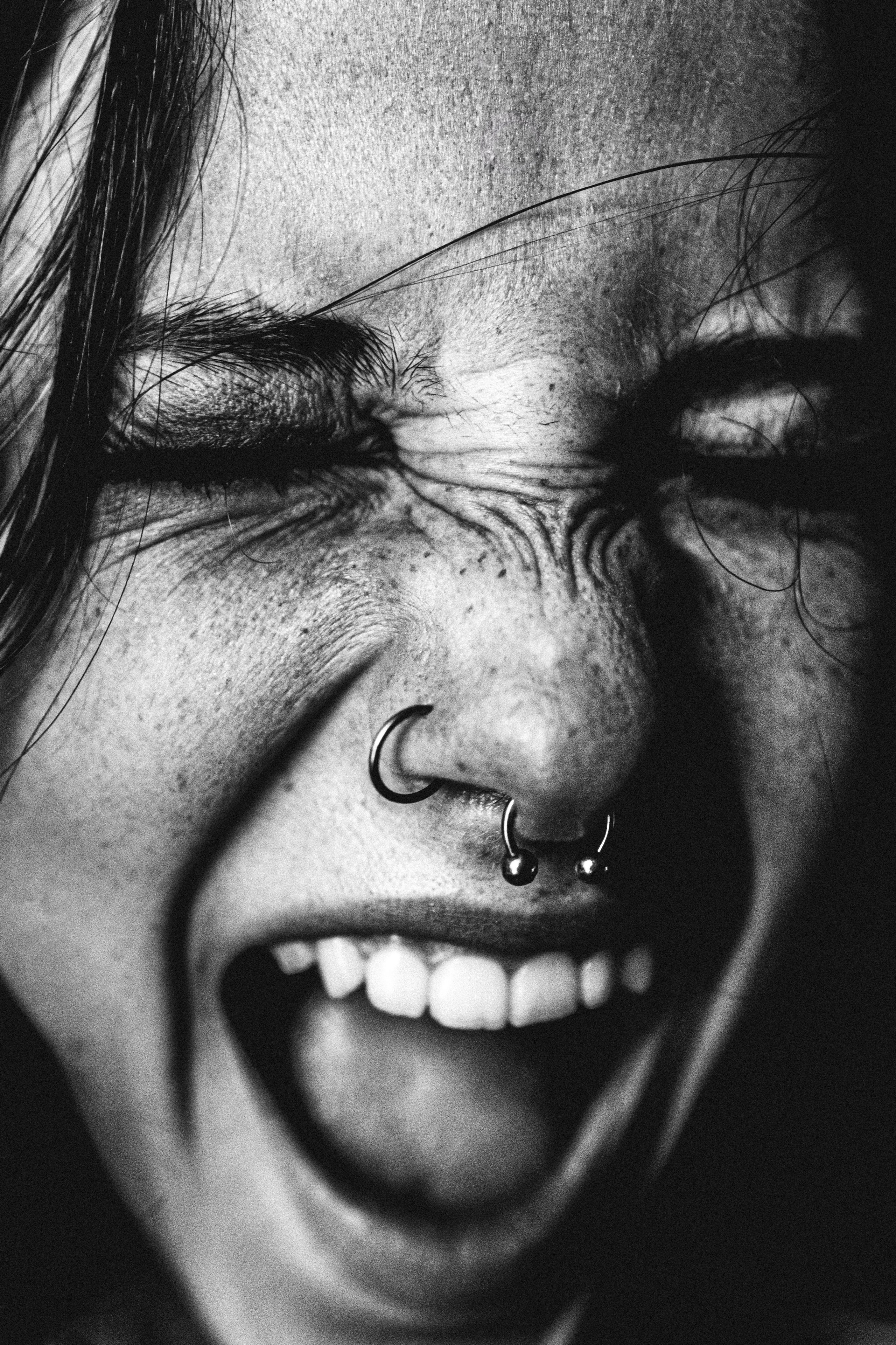 Кричащая девушка в объективе санкт-петербургского фотографа Юры