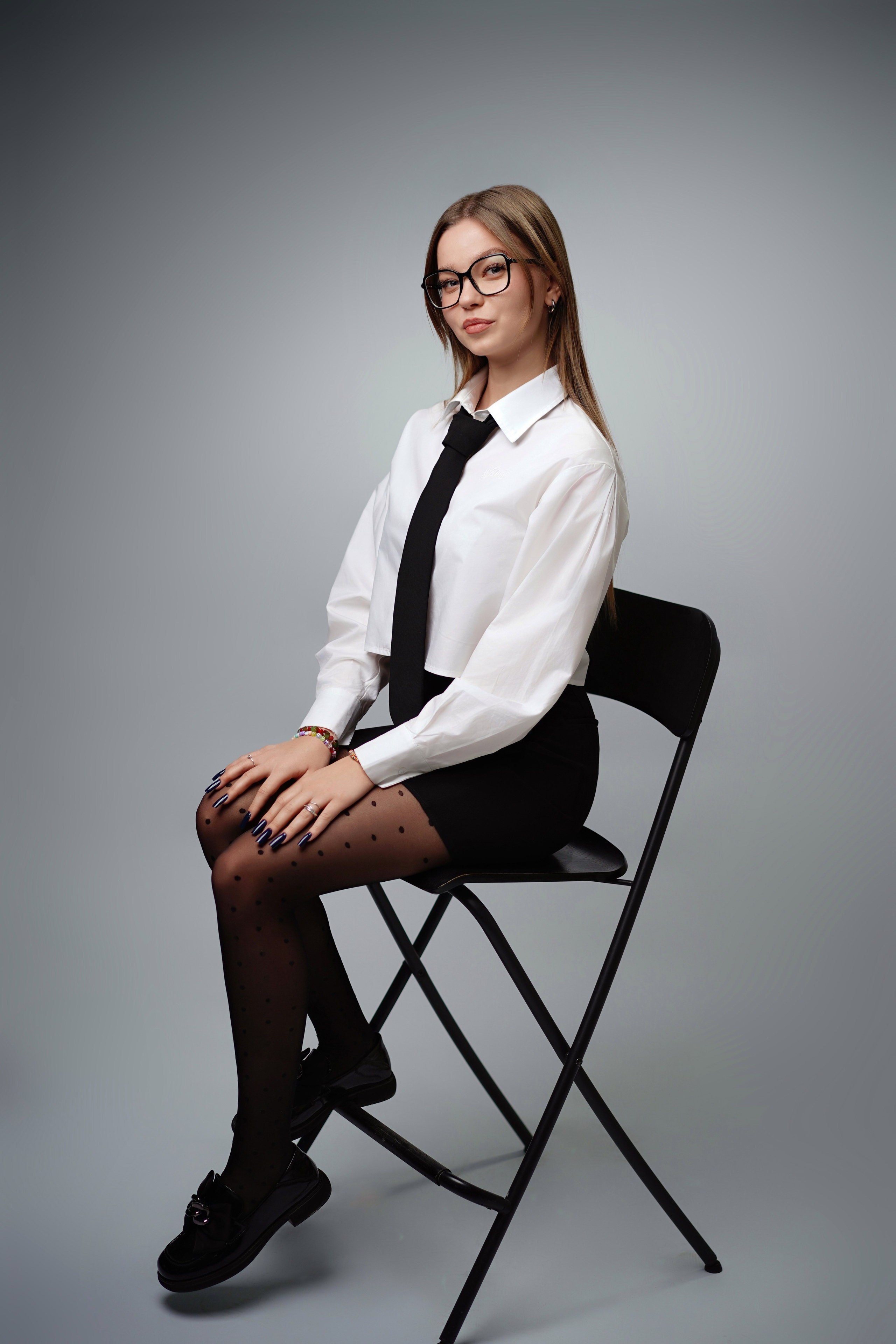 Стиль портрета в студии. GOTRA — выпускные альбомы в Тюмени